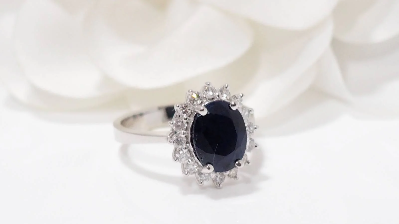 White gold, sapphire and diamond ring - Image 4