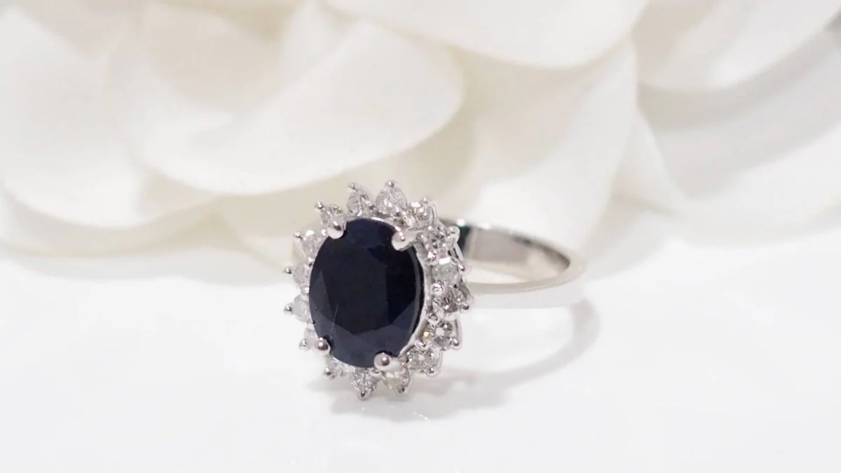 White gold, sapphire and diamond ring - Image 5