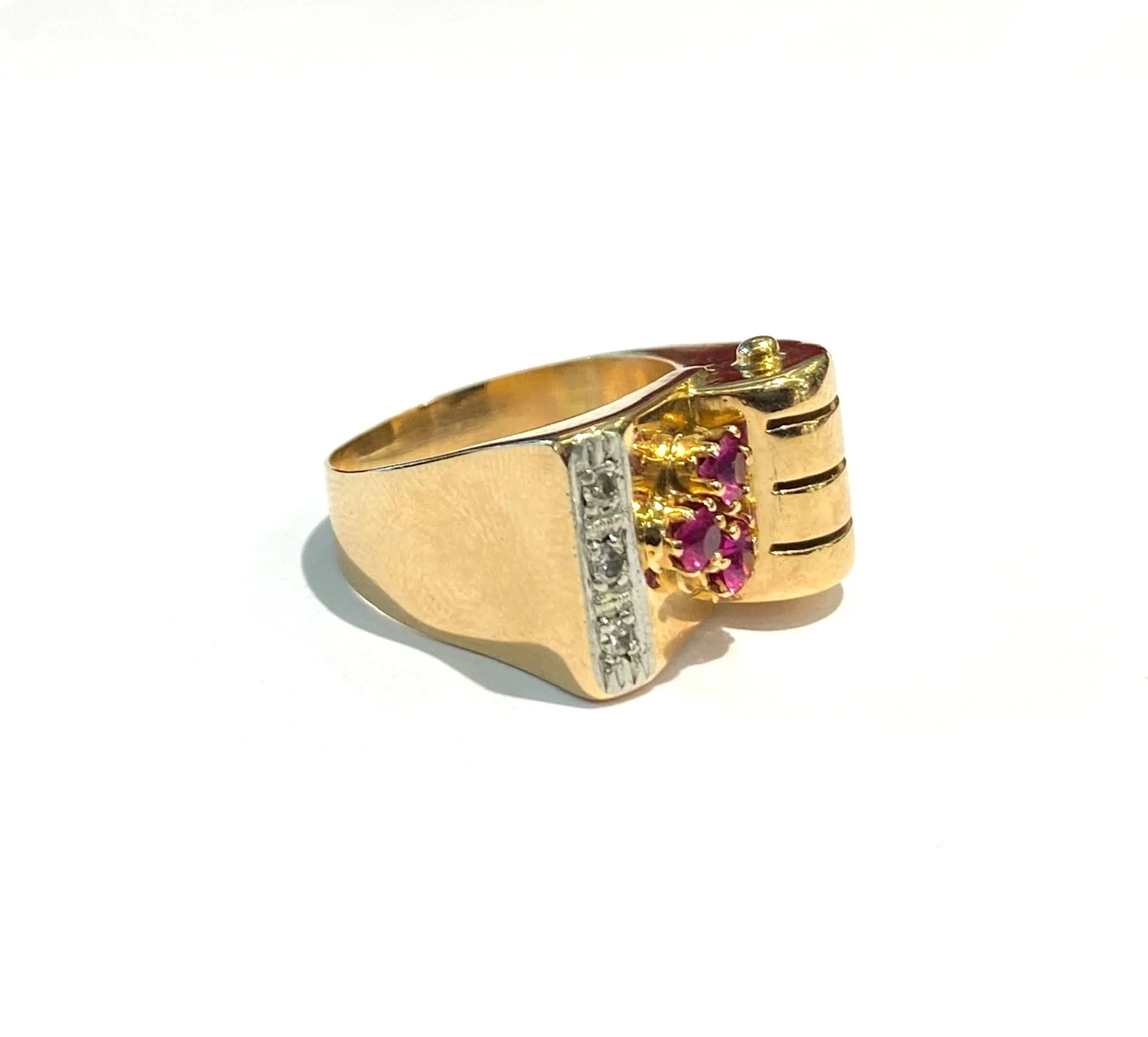 40'S CHEVALIER RING IN YELLOW GOLD WITH BRILLIANT CUT DIAMONDS AND COLORED STONES
