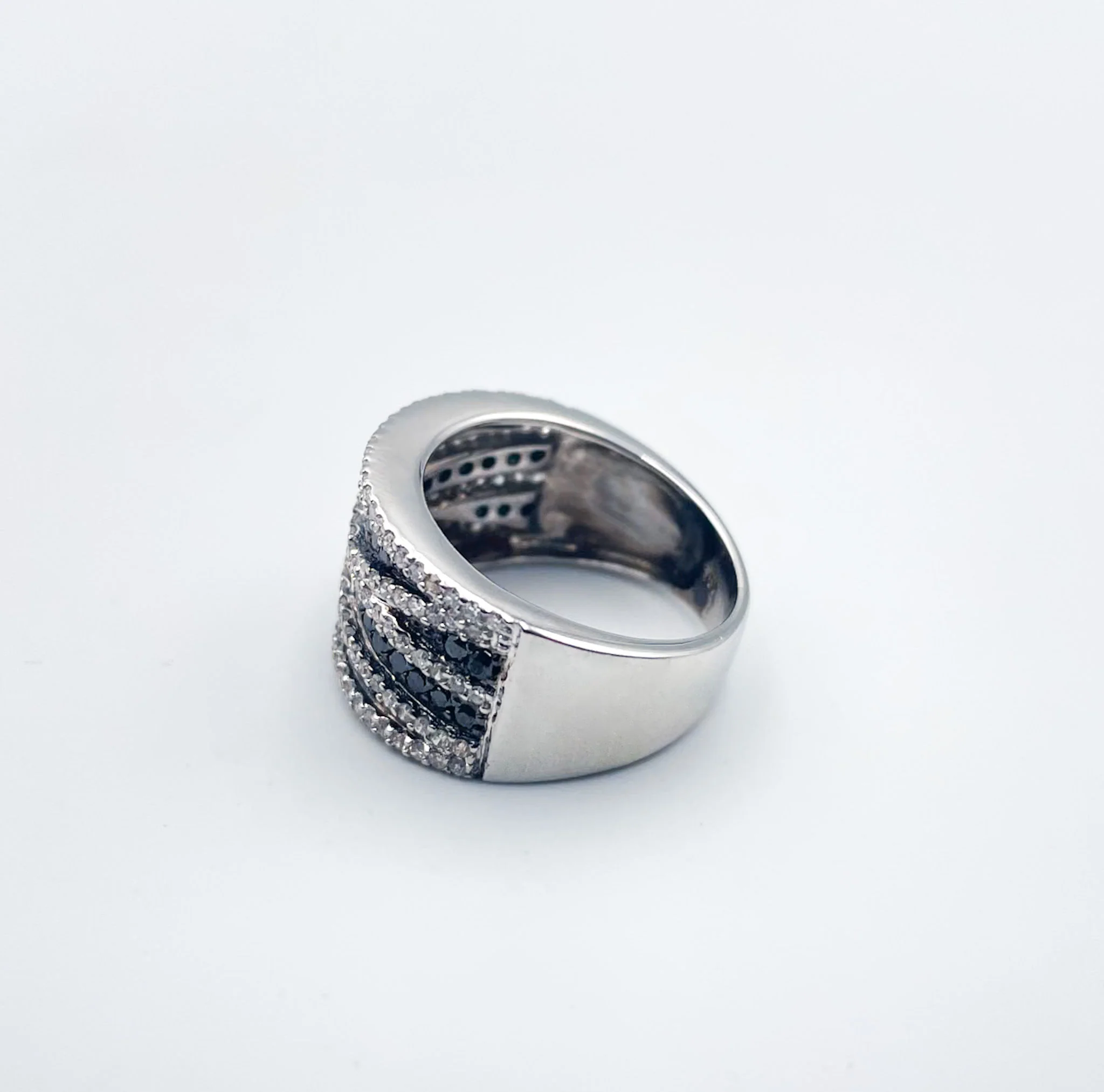 White and black diamond band ring - Image 5