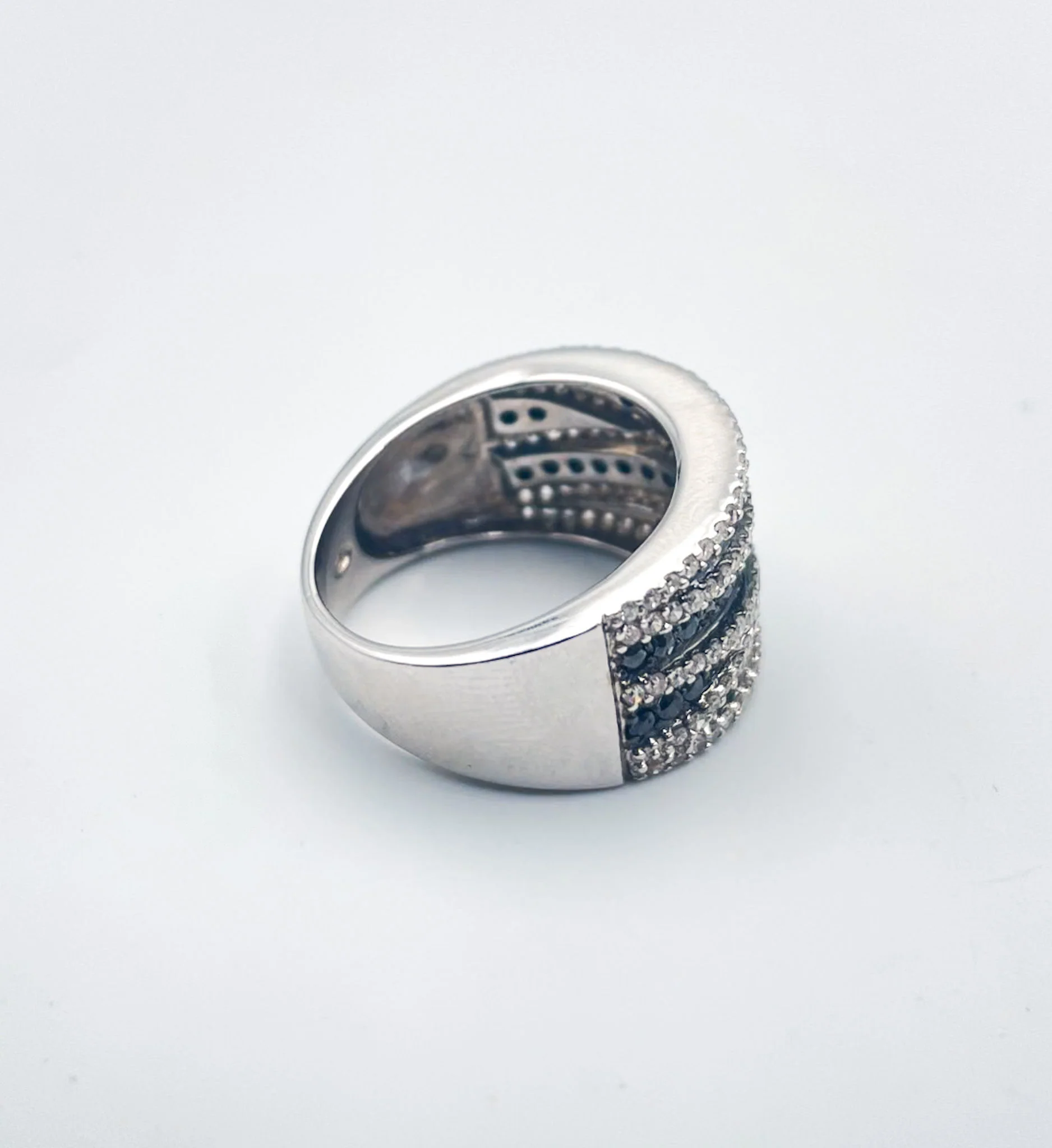 White and black diamond band ring - Image 6