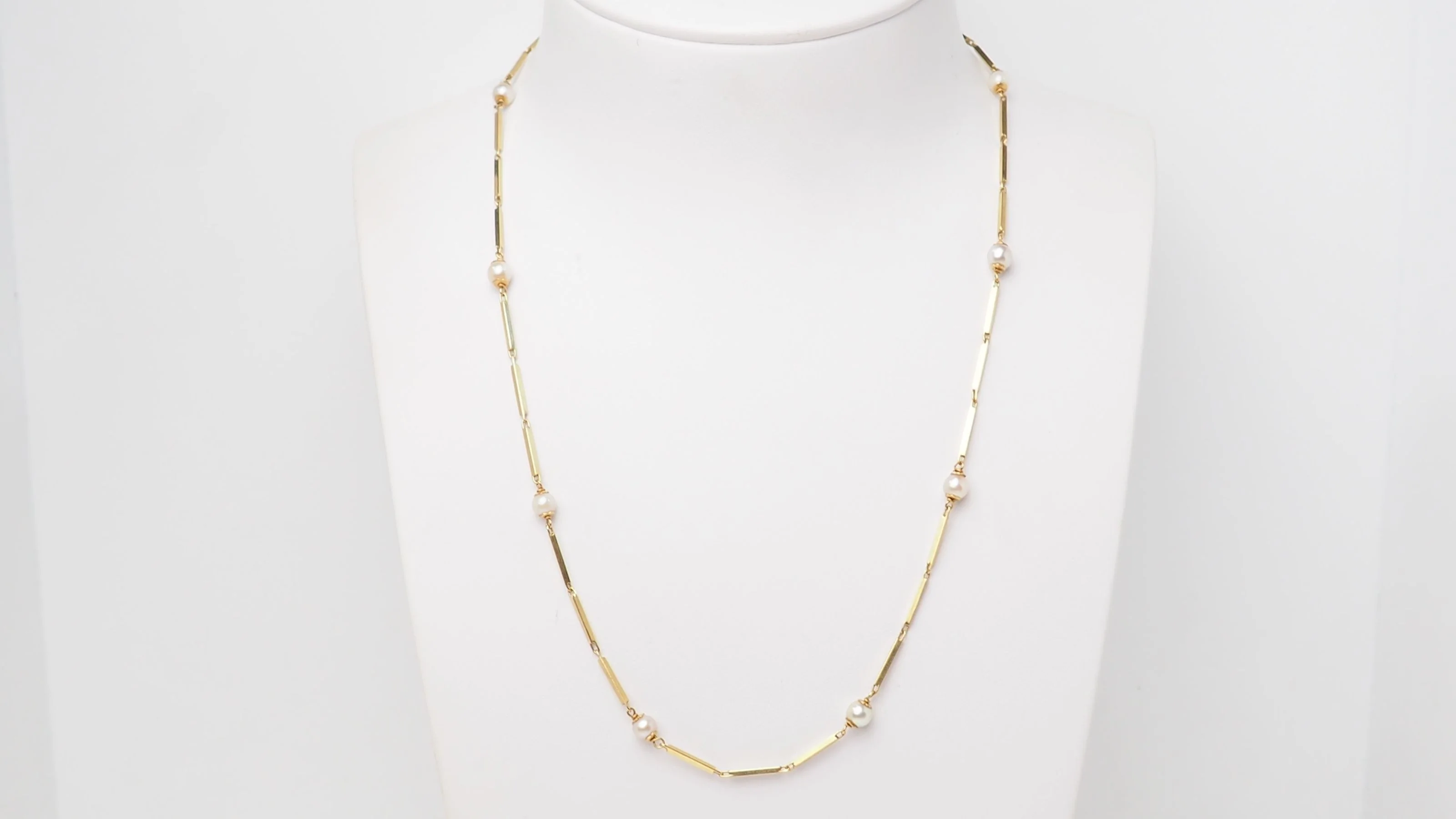 Yellow gold and cultured pearl necklace