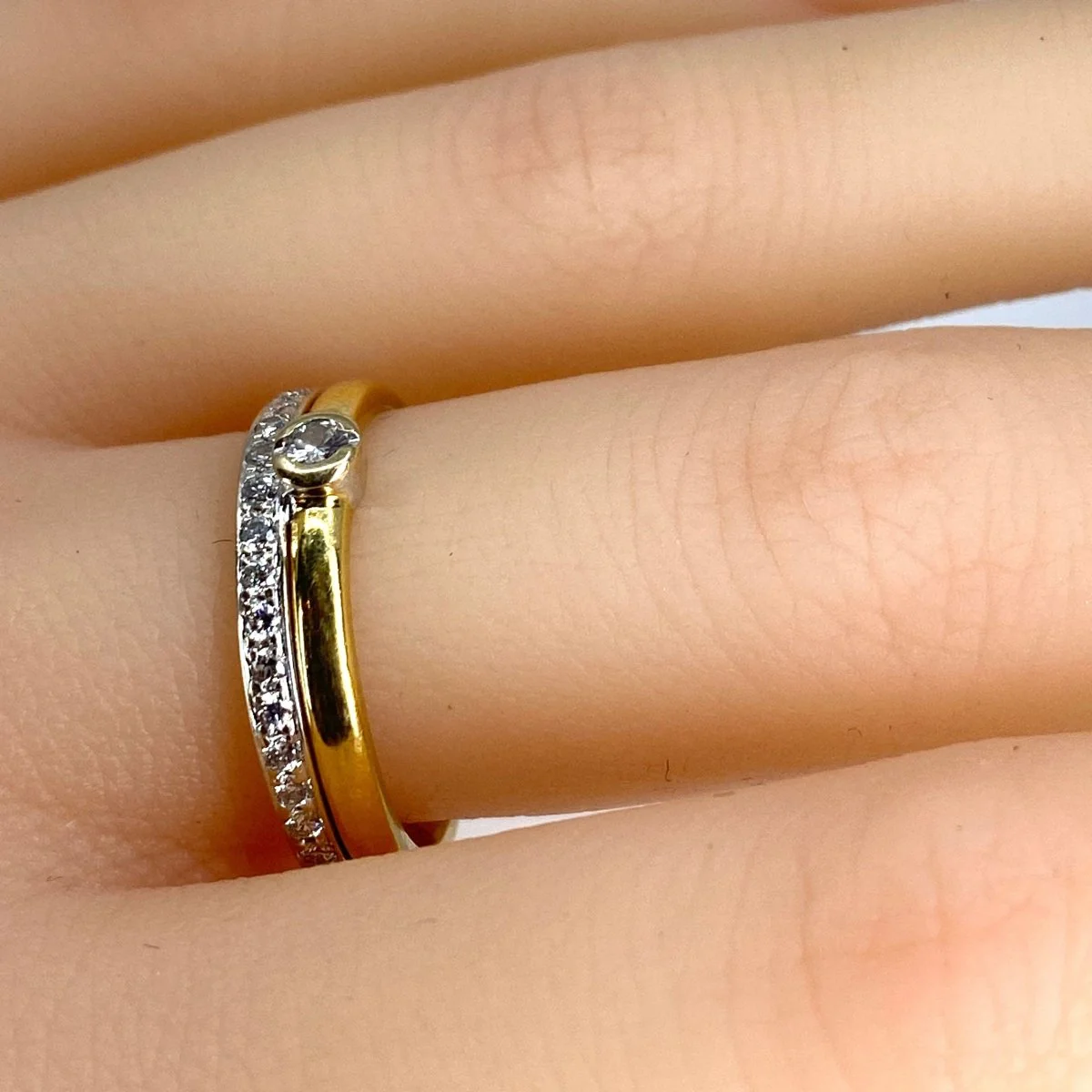 Ring Solitaire in yellow gold and diamonds - Image 2