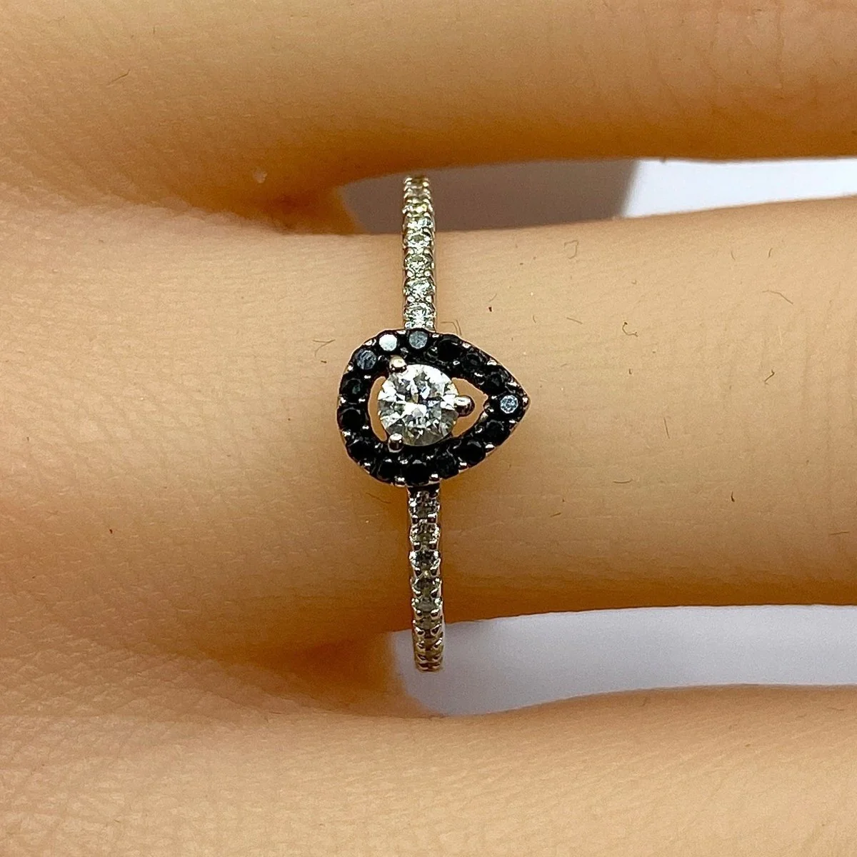 Ring alone in white gold, diamonds white and diamonds black - Image 2