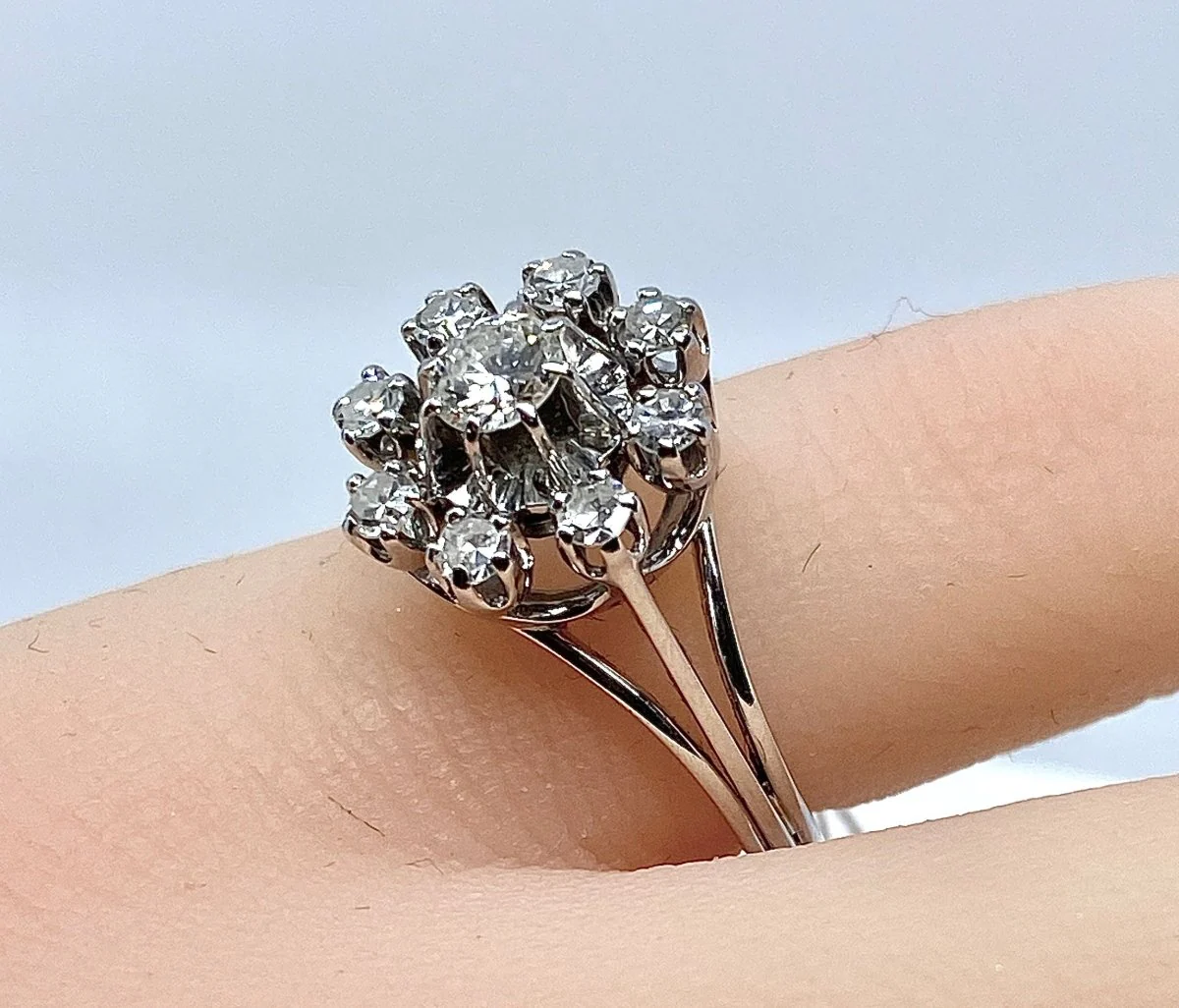 Daisy ring in 18k gold and diamonds - Image 4