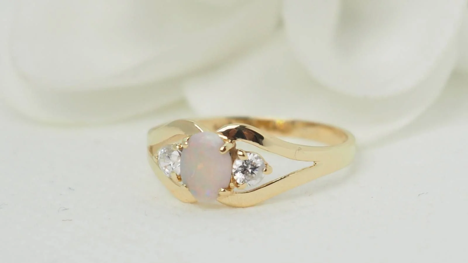 Yellow gold and opal ring - Image 3