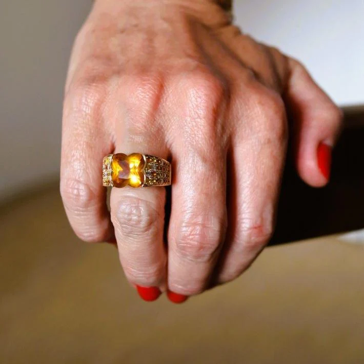 MAUBOUSSIN "Sexy pour Toi" Cocktail Ring in yellow gold, citrines, sapphires and diamonds - Image 6
