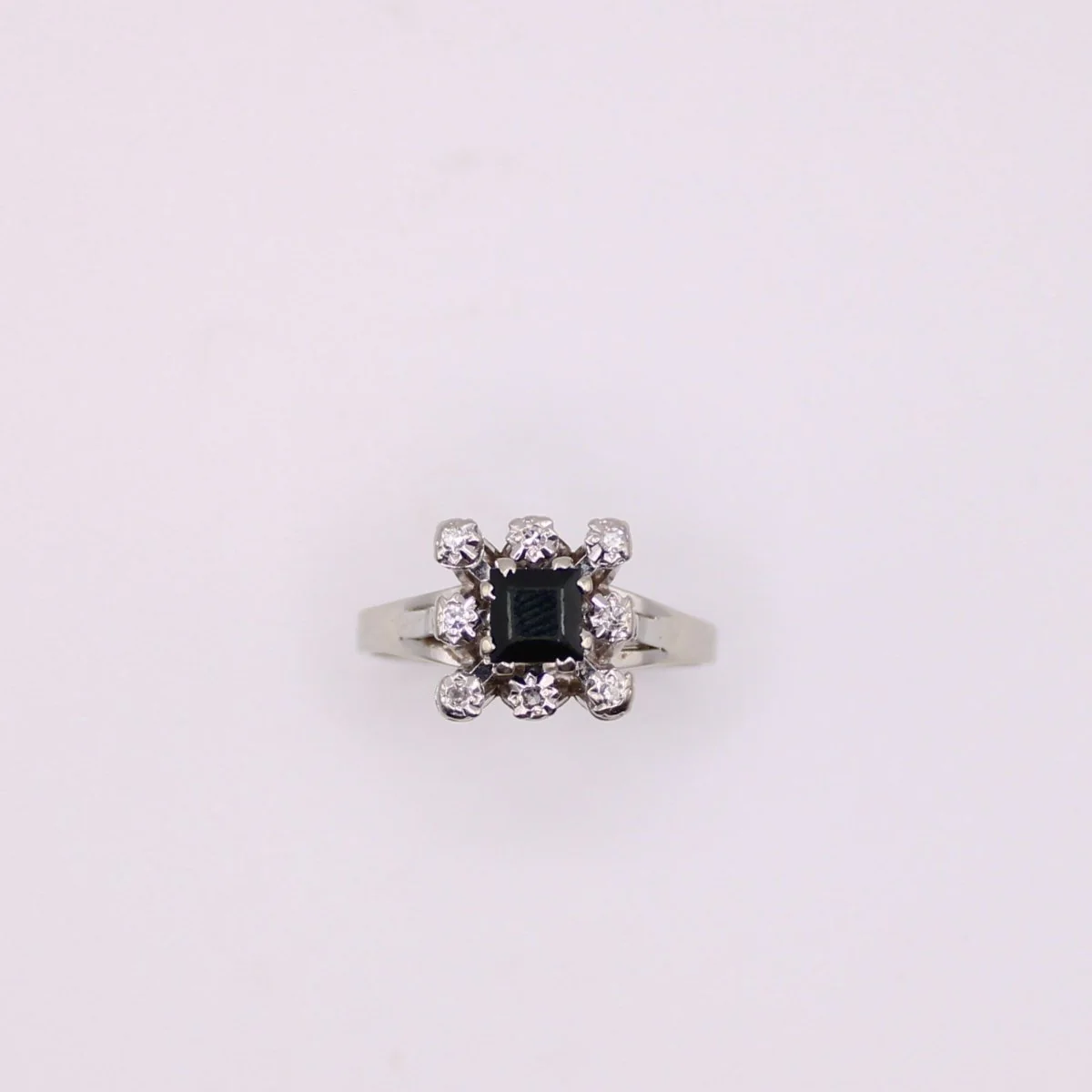 Marguerite ring white gold sapphire and diamonds - Image 3