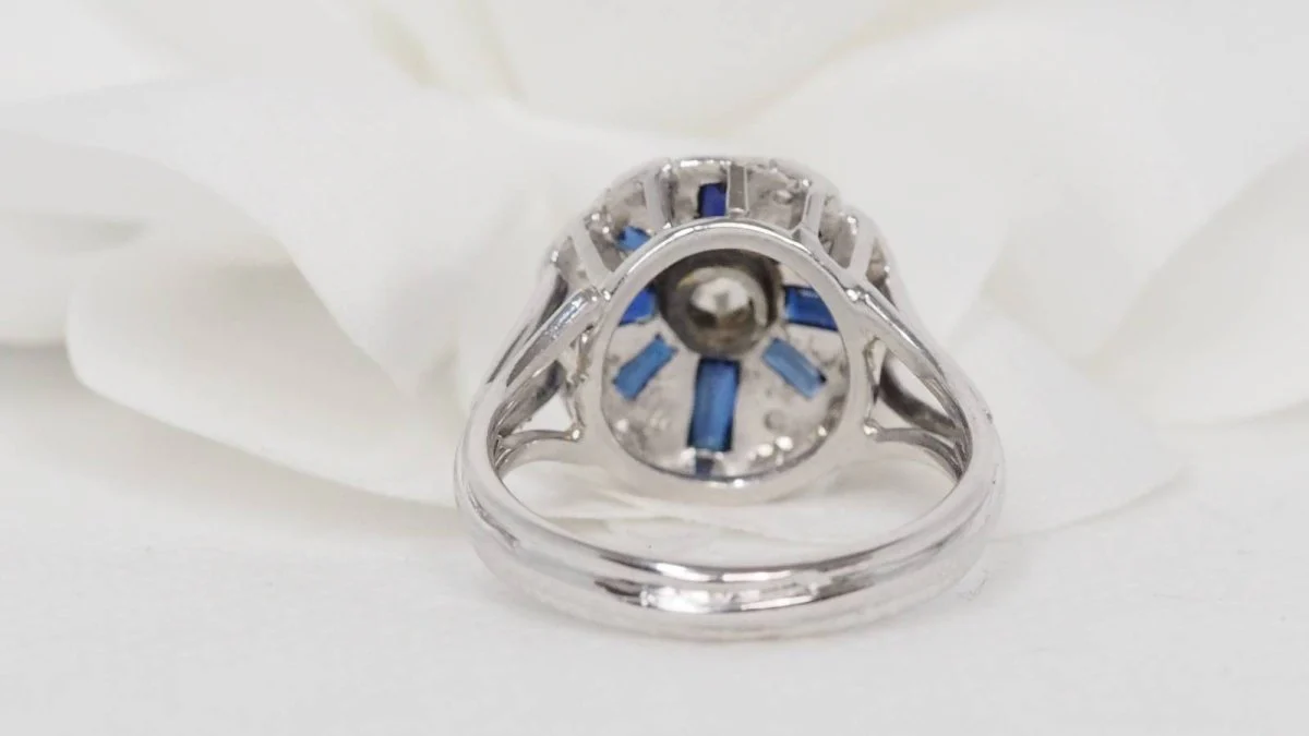 Ring in white gold, baguette sapphires and diamonds - Image 5