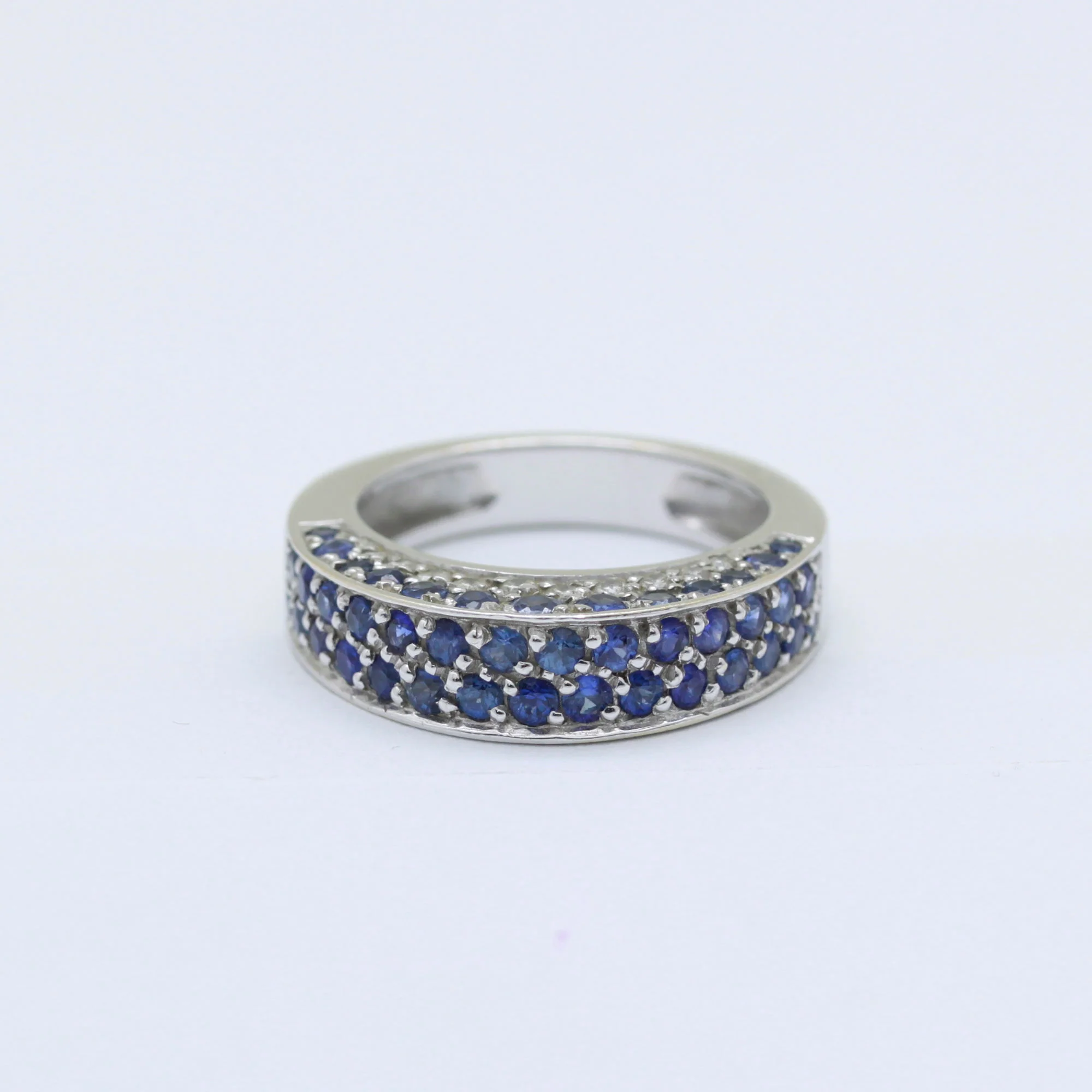 Ring - Gold, Diamonds and Sapphires