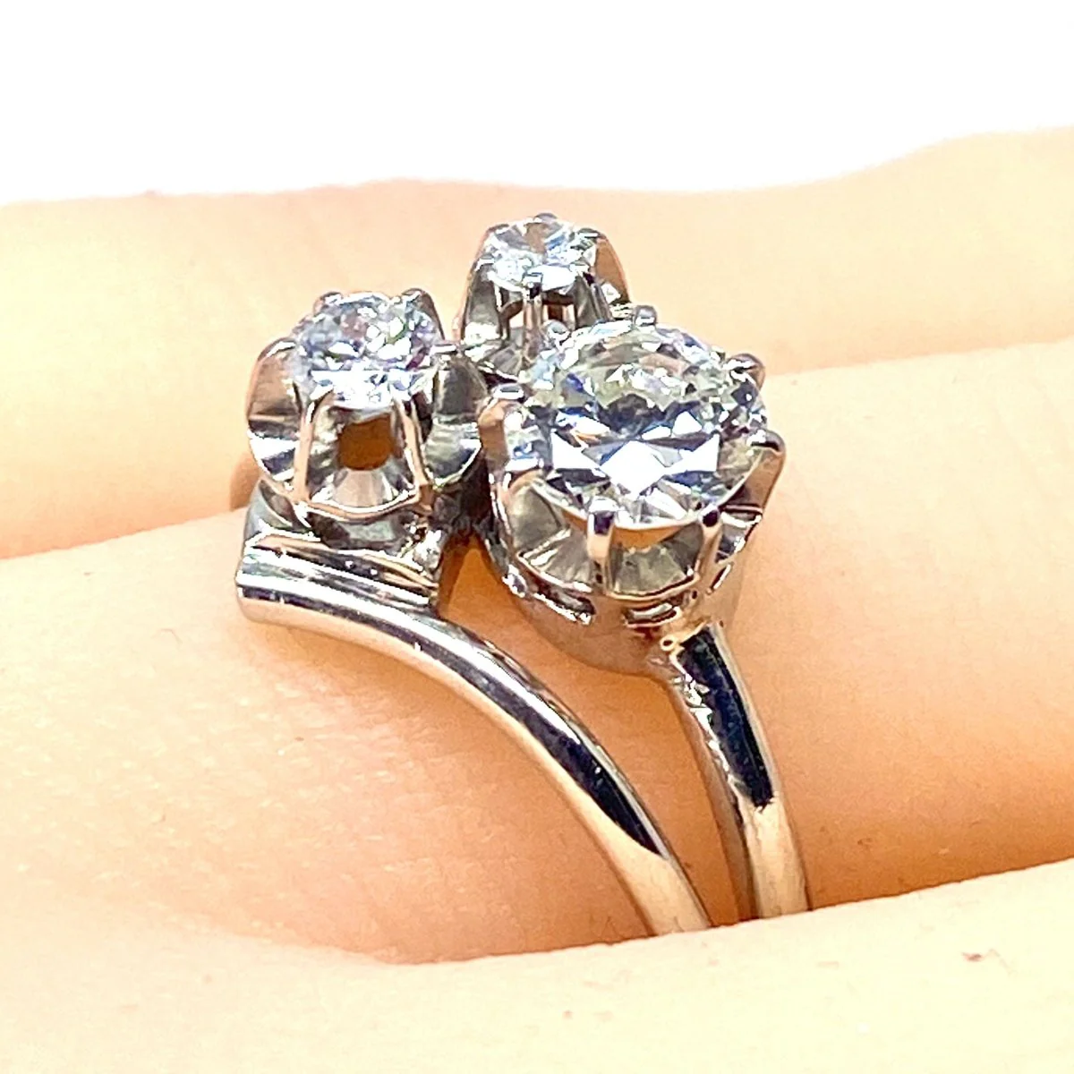 Ring Trilogy in white gold and diamonds - Image 2