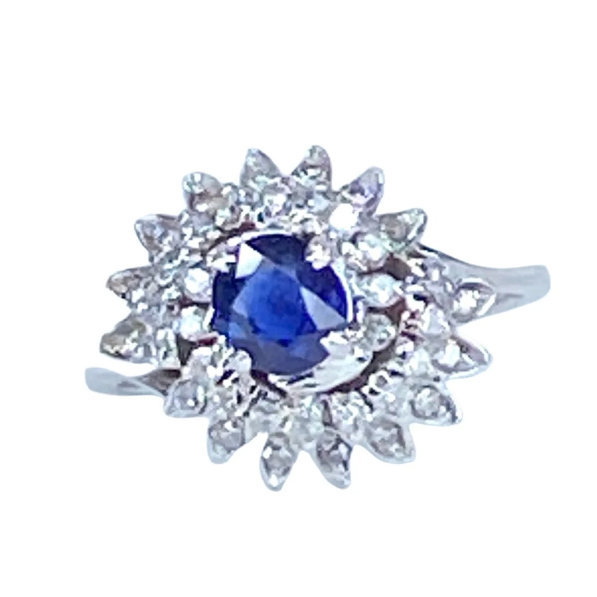 Entourage Ring in White gold, Sapphire and Diamonds