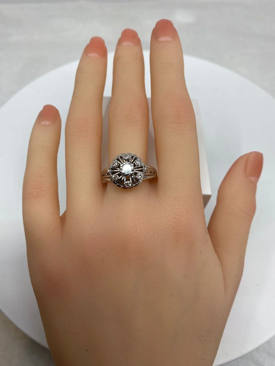 Round 18k gold daisy ring set with 7 brilliant-cut diamonds - Image 4