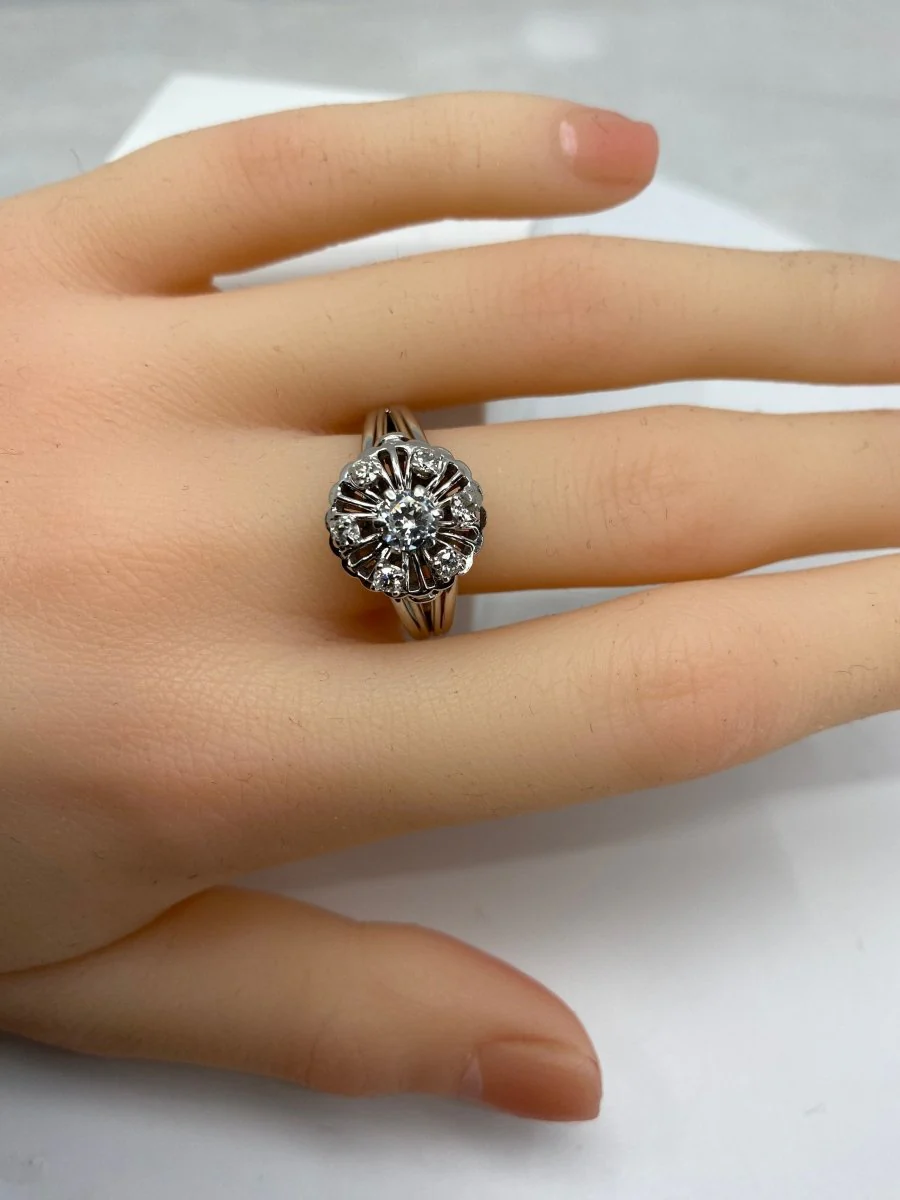 Round 18k gold daisy ring set with 7 brilliant-cut diamonds - Image 6