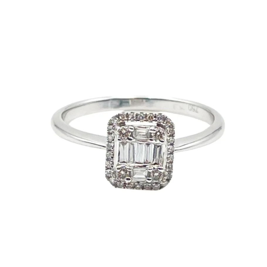 Solitaire ring in white gold and diamonds