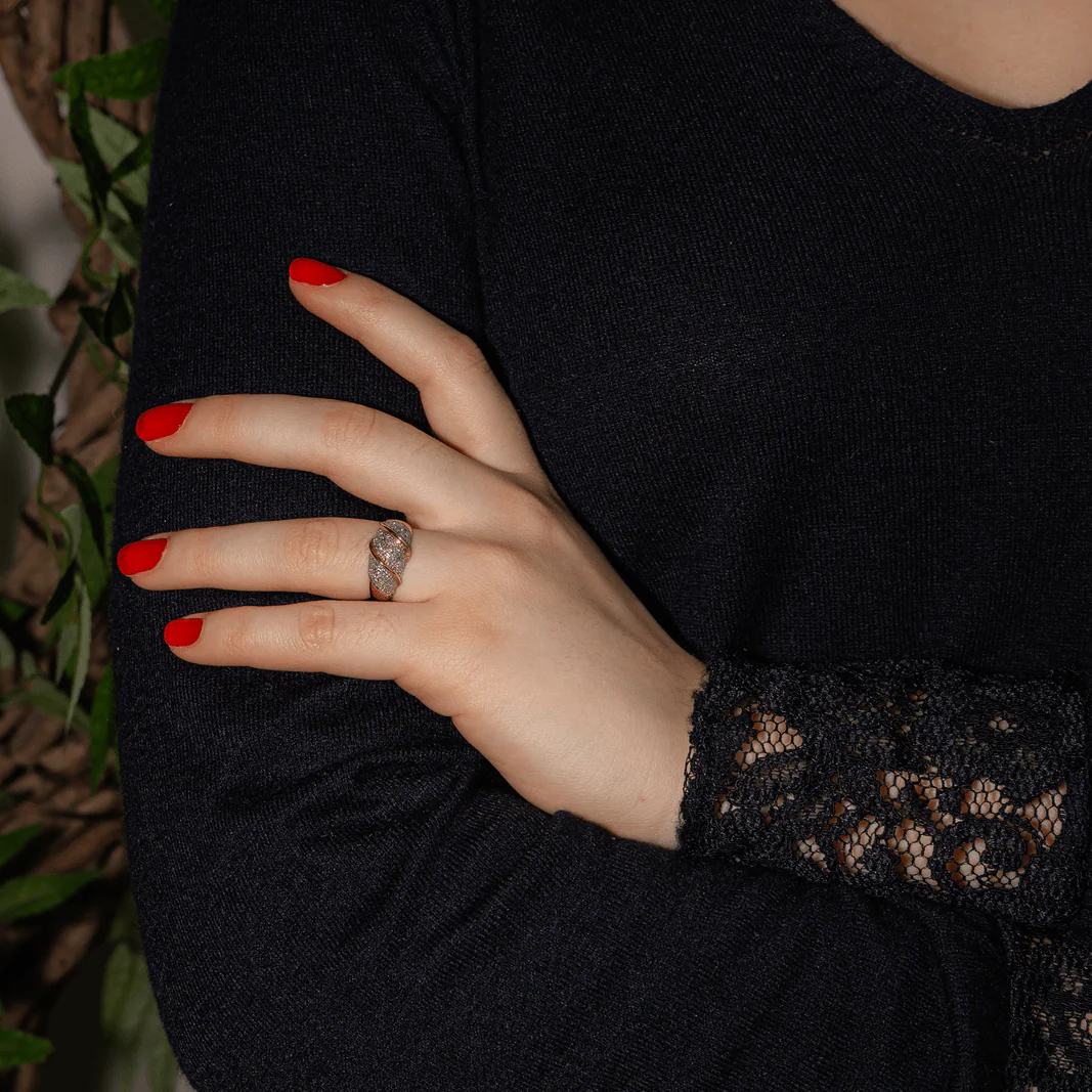 Pavé ring in white gold, yellow gold and diamonds - Image 2