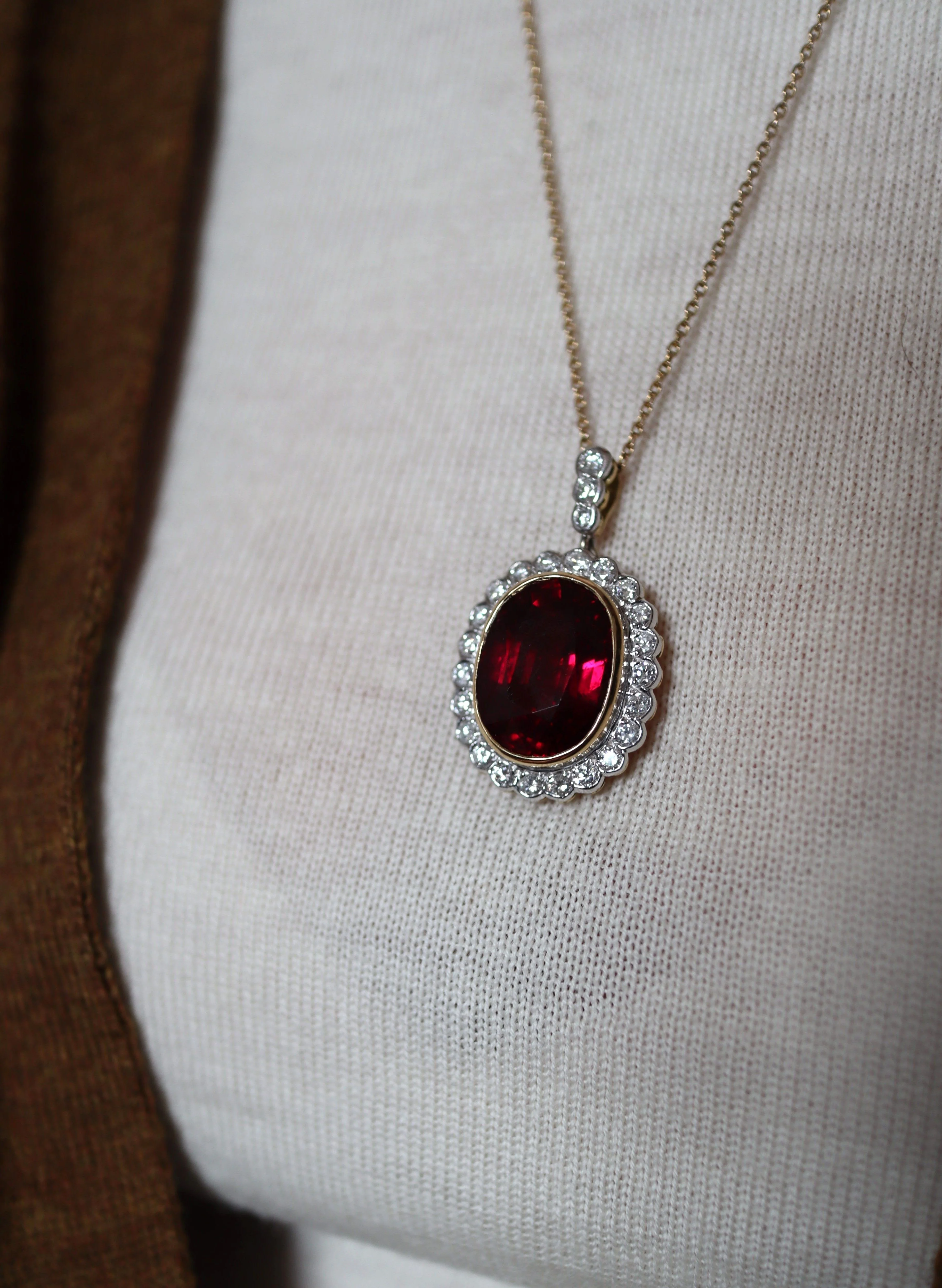 Two-tone gold tourmaline and diamond daisy pendant - Image 4