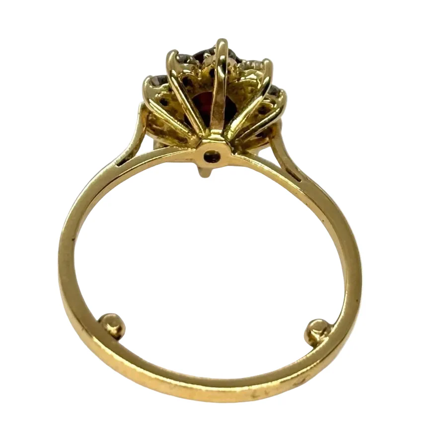 Daisy ring in yellow gold, rubies, and diamonds - Image 4