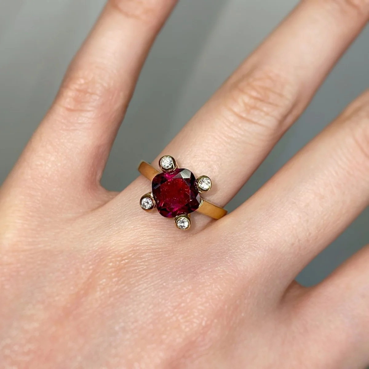 Rhodolite Ring - Roland SCHAD - Image 4