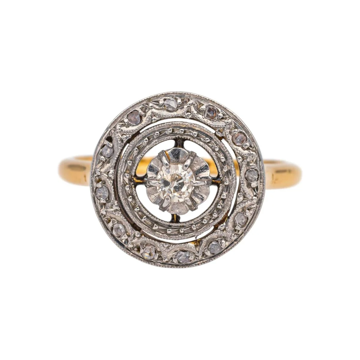 Ring Entourage in yellow gold and diamonds