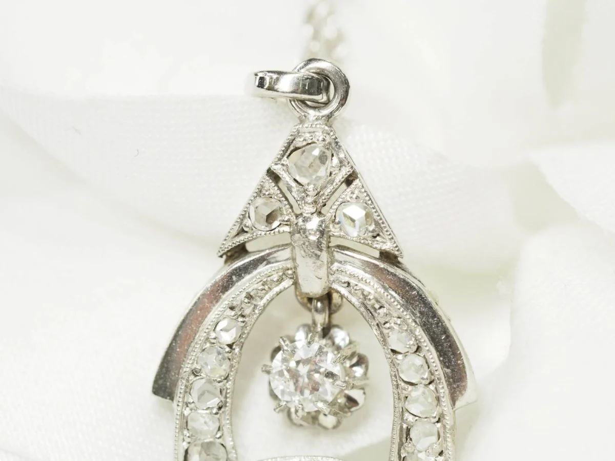1930s art deco pendant in white gold and diamonds  - Image 3
