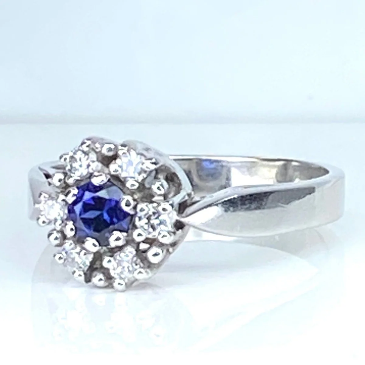 Ring daisy in white gold 18 carats, sapphire and diamonds - Image 3