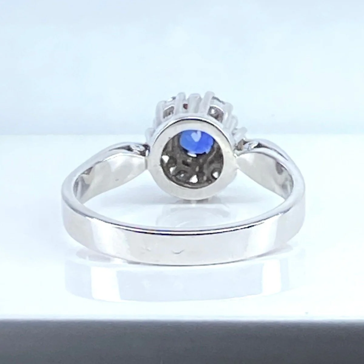 Ring daisy in white gold 18 carats, sapphire and diamonds - Image 6