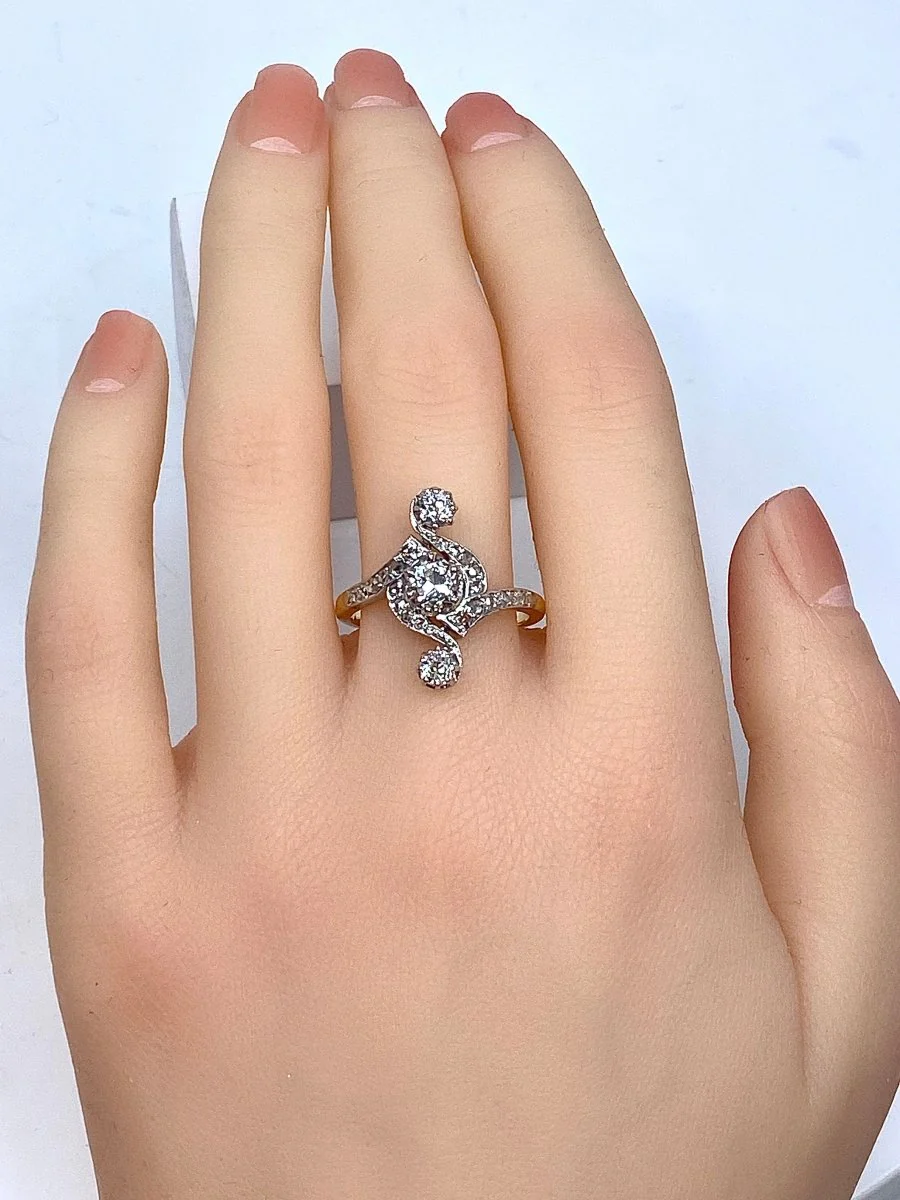 Ring in white gold and 18-carat yellow gold with diamonds. Period 1900 - Image 12