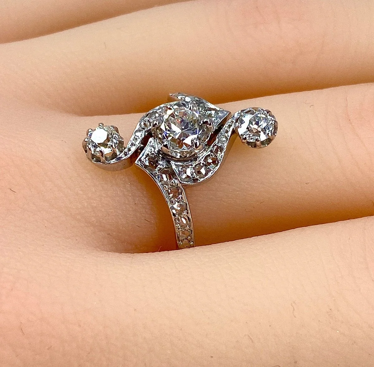 Ring in white gold and 18-carat yellow gold with diamonds. Period 1900 - Image 5