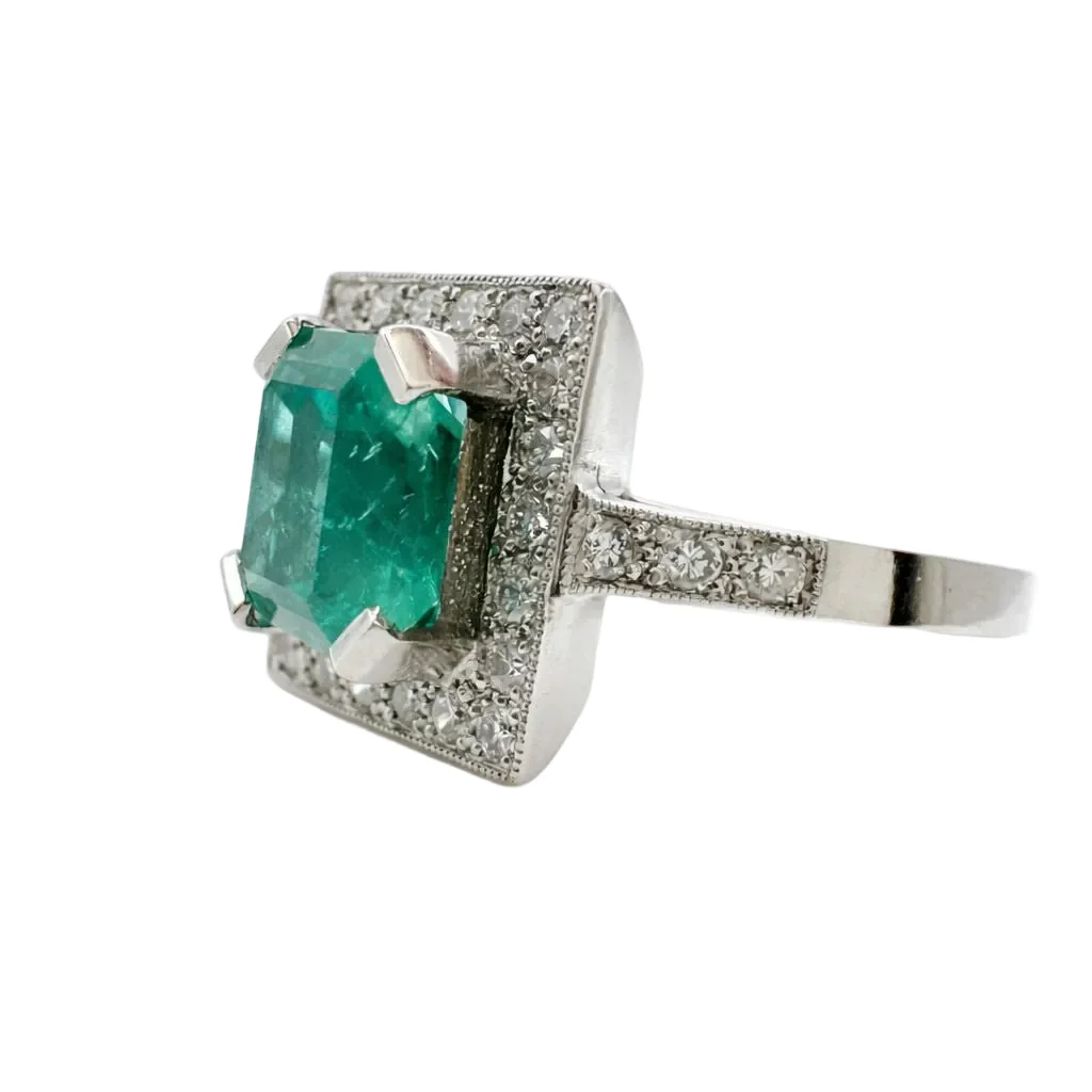 Entourage Ring in white gold, emerald and diamonds - Image 3