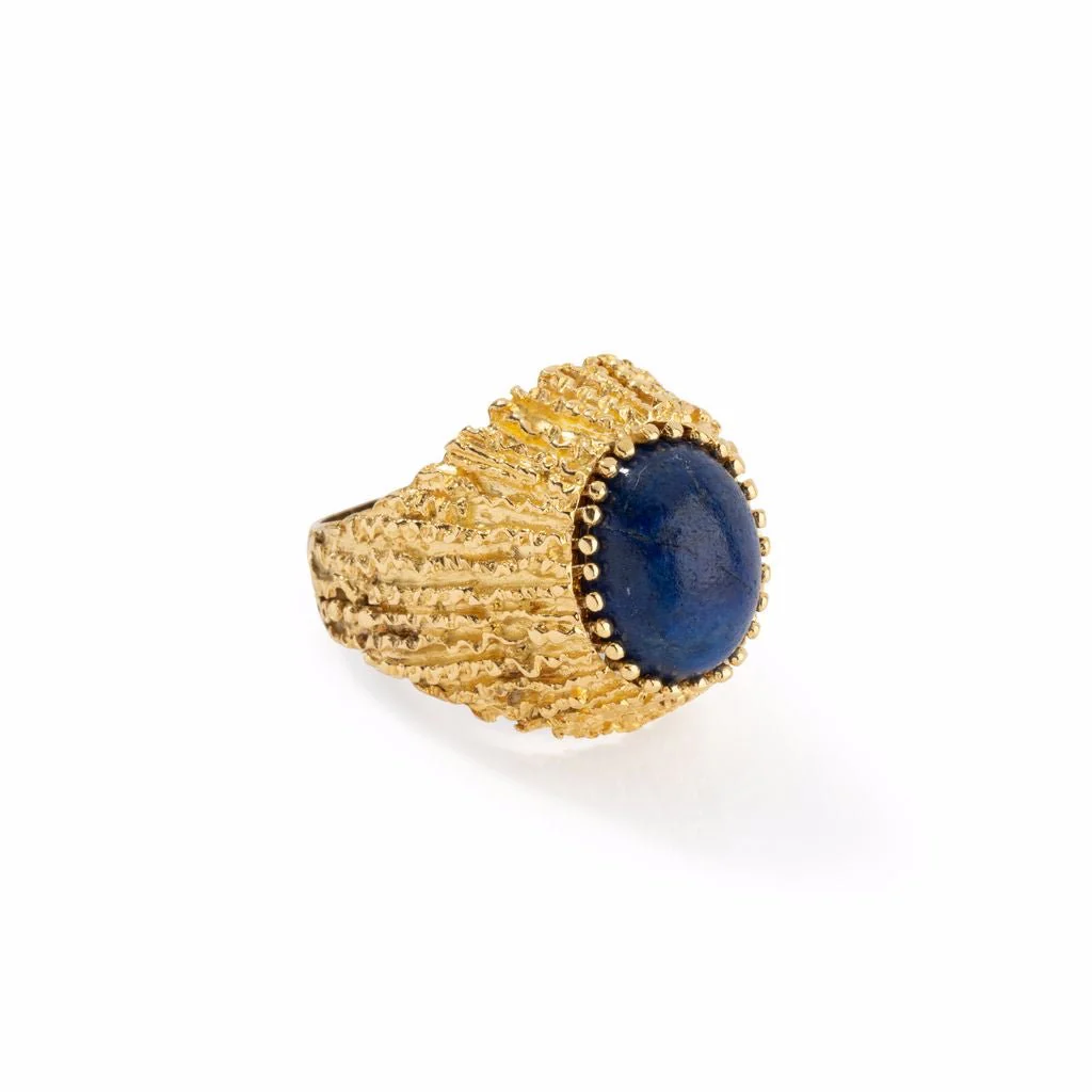 Textured yellow gold and lapis lazuli ring - Image 2