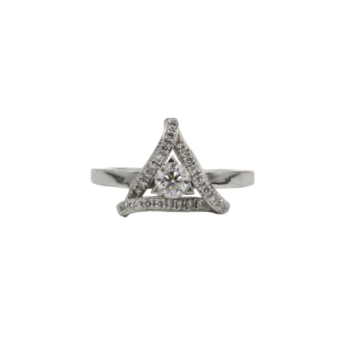 Solitaire ring in white gold and diamonds