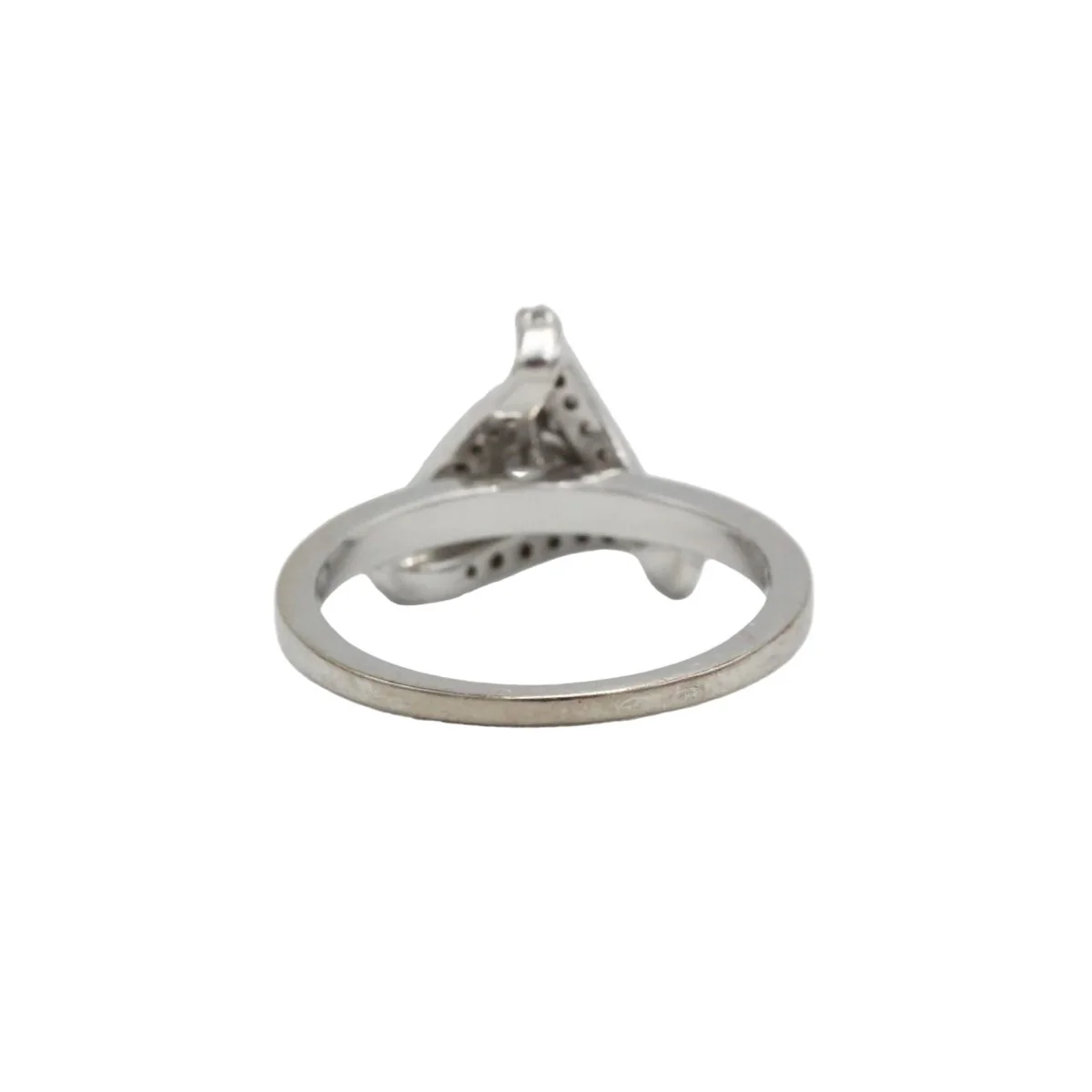 Solitaire ring in white gold and diamonds - Image 4