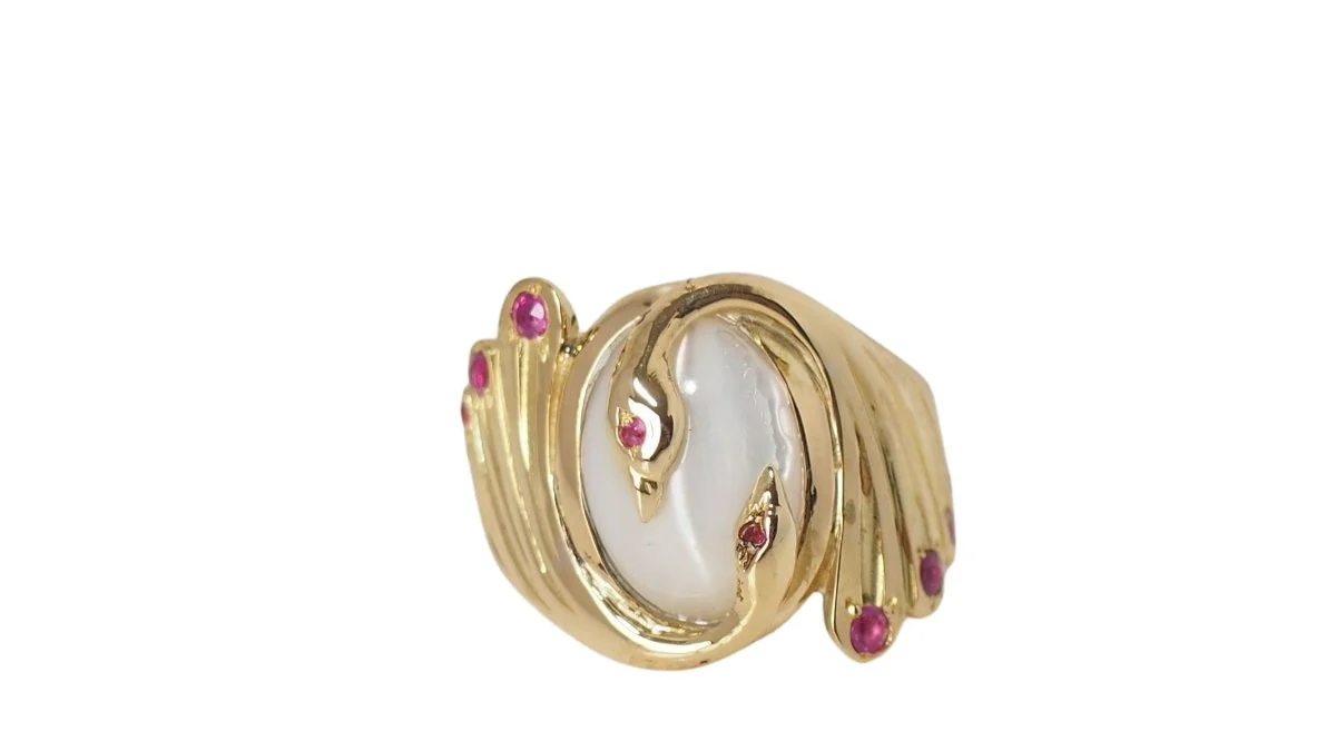 Toi et Moi ring in yellow gold, moonstone and ruby