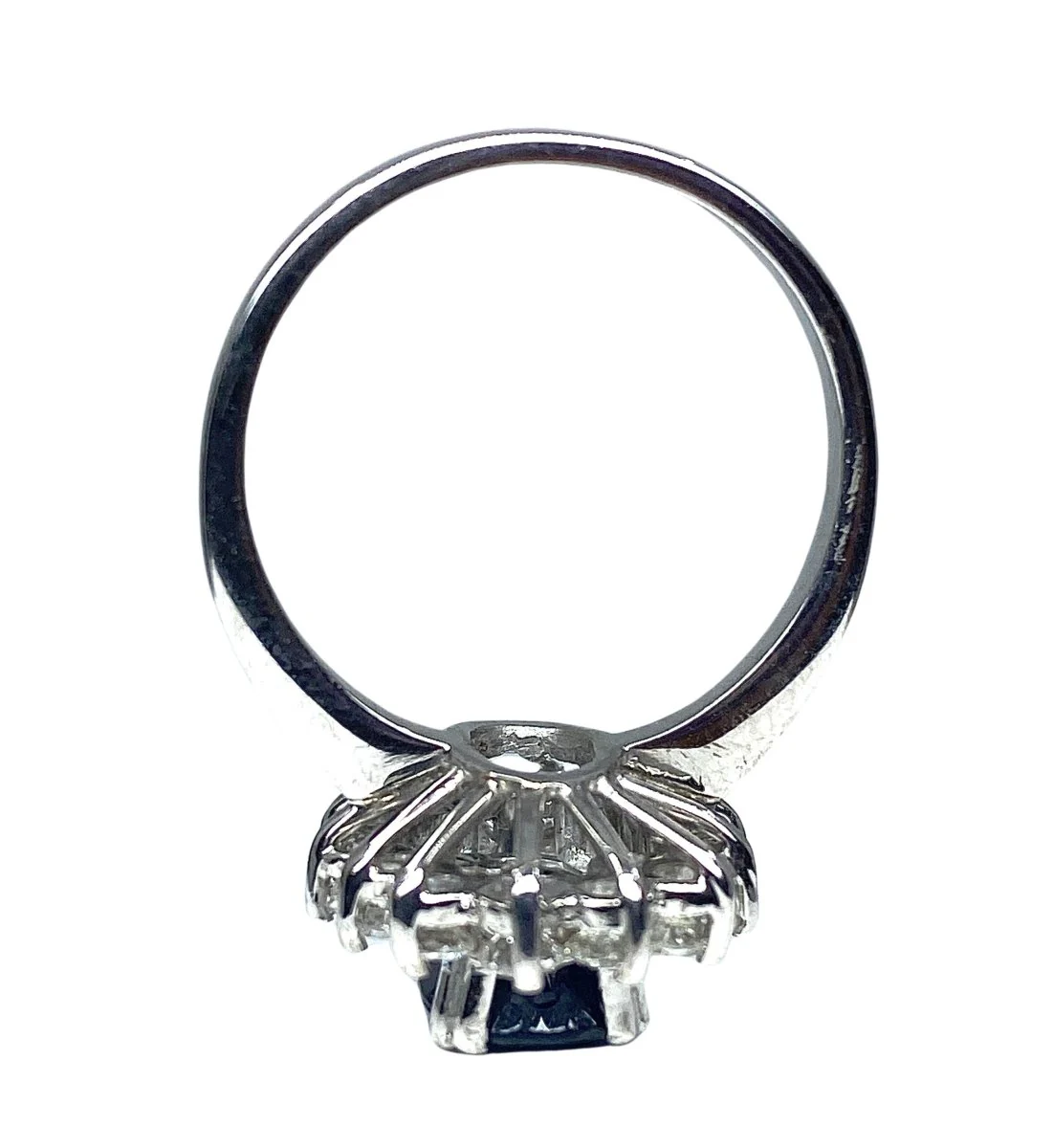Marguerite ring in white gold, sapphire and diamonds - Image 5