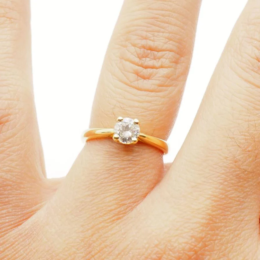 Solitaire ring in yellow gold and diamond - Image 2