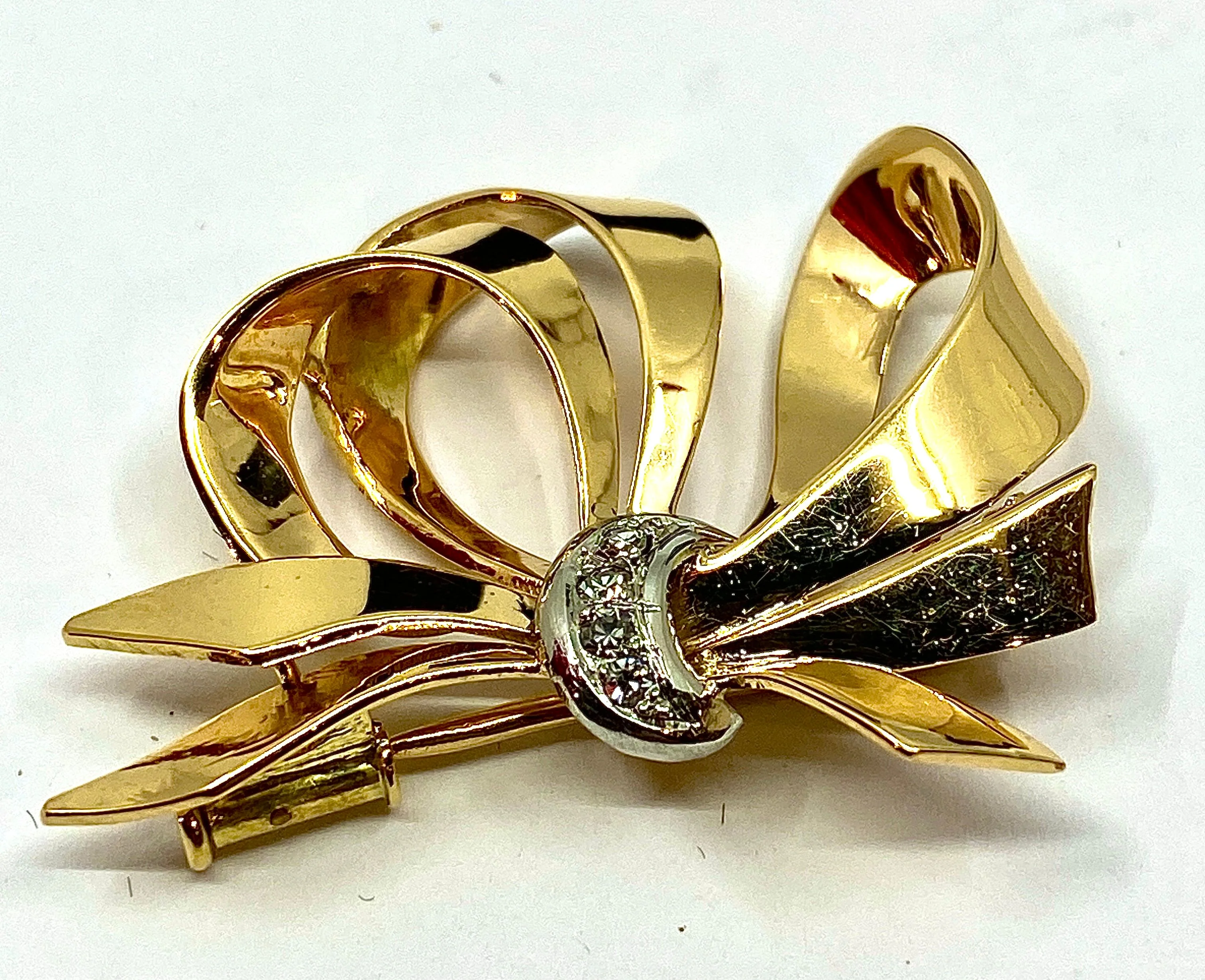 Gold, platinum, and diamond knot brooch - Image 3