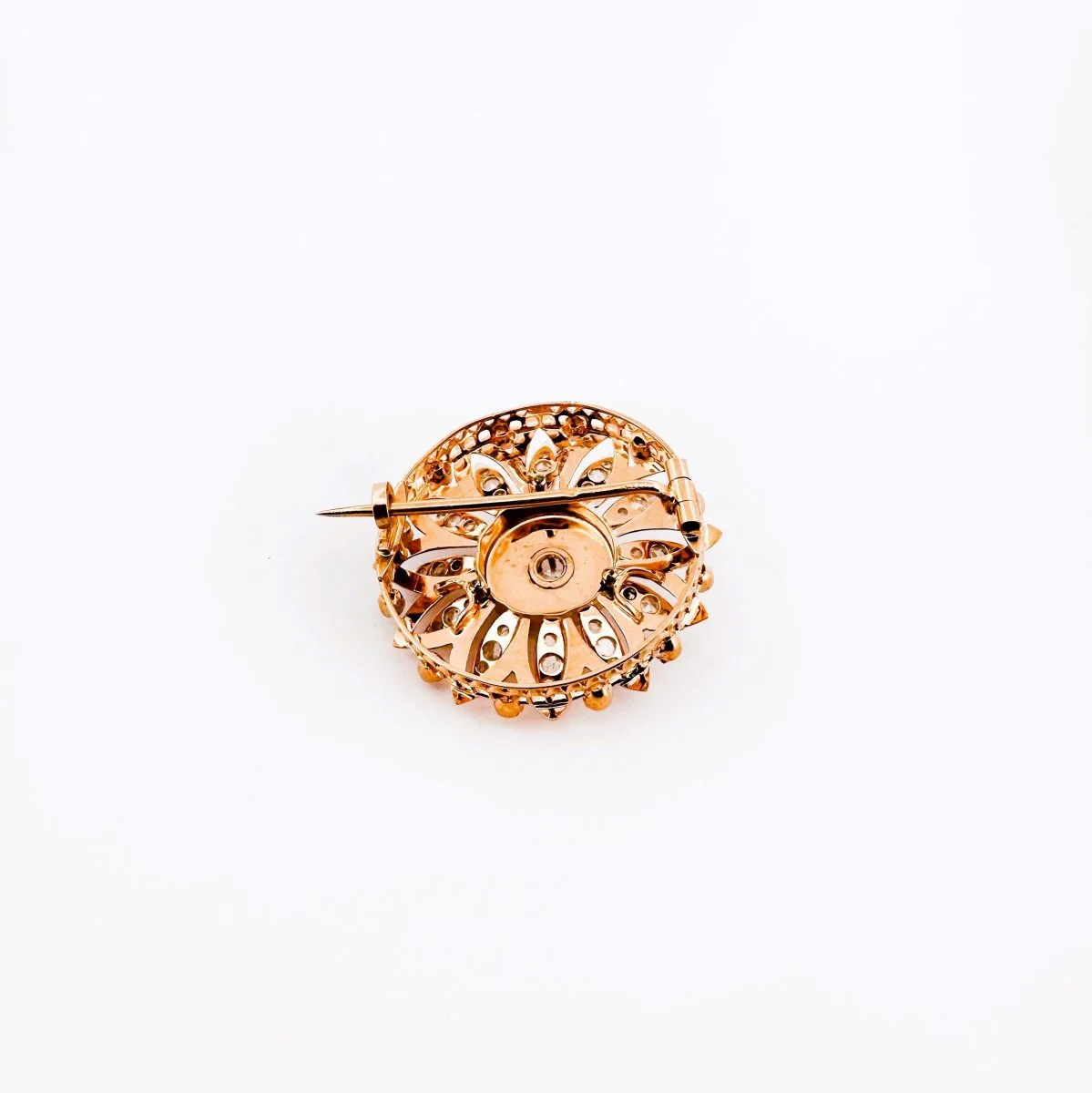 Round diamond flower brooch in rose gold - Image 3