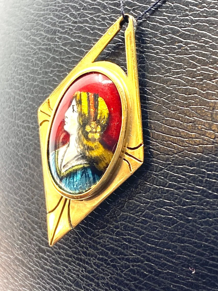 Pendant necklace in yellow gold and enamel - Image 4