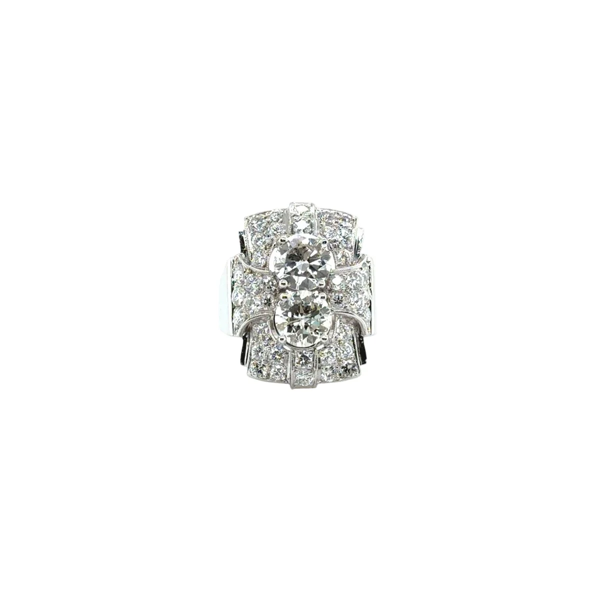 Pavée ring in platinum and diamonds