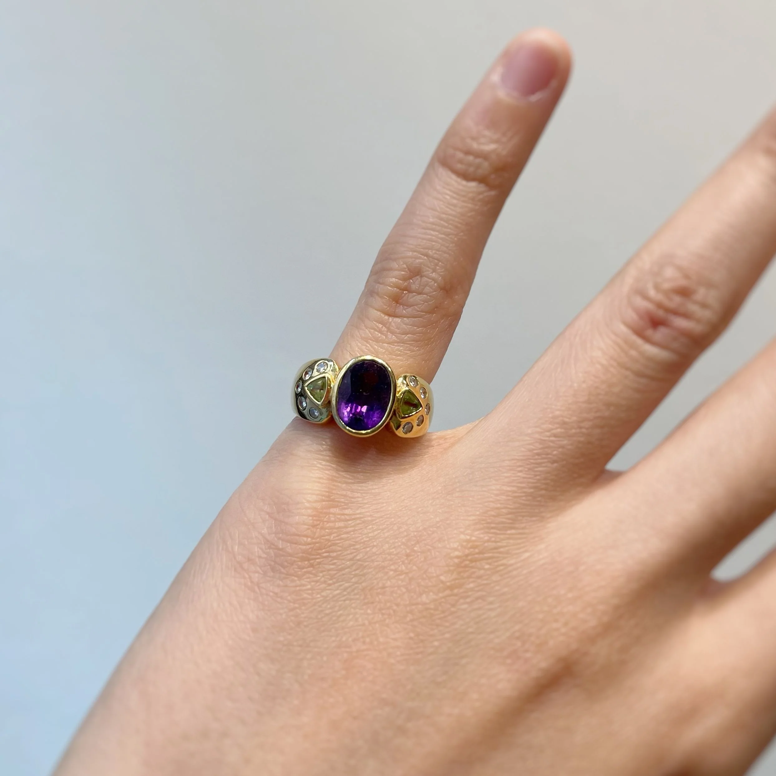 Ring at yellow gold, amethyst, peridots and diamonds - Image 4