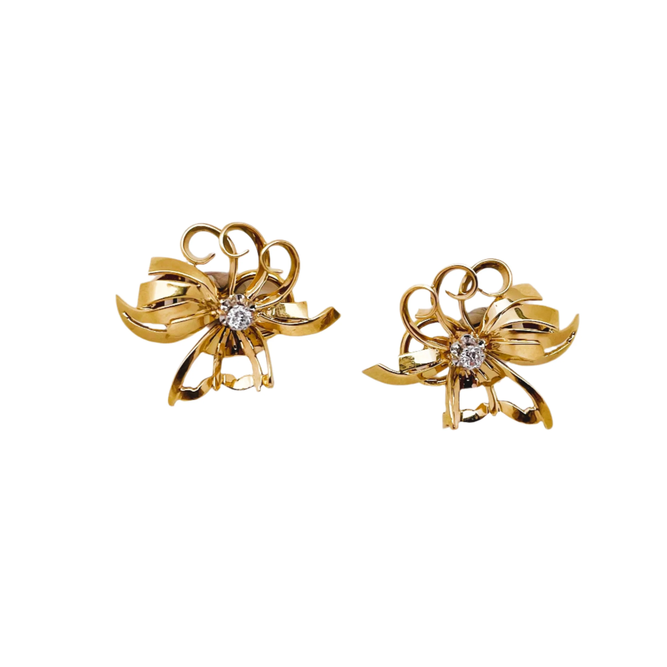 Diamond flower clip-on earrings in yellow gold and platinum