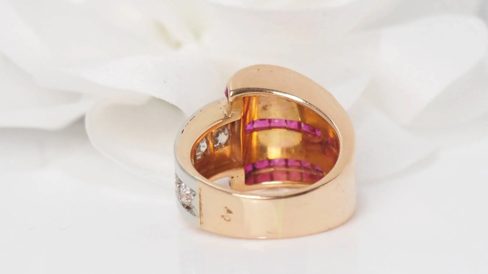 Gold, diamond and red stone ring - Image 7