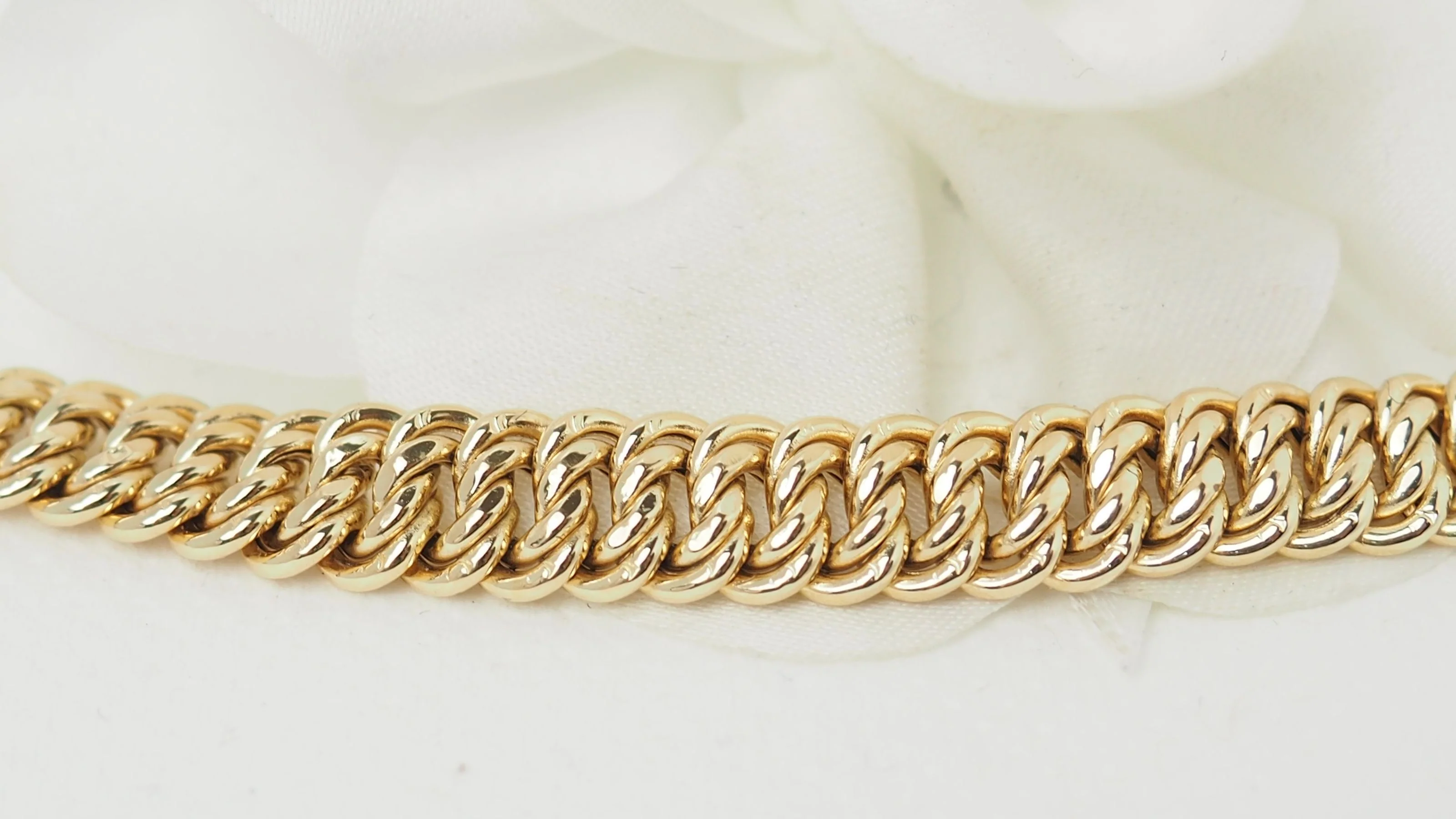 American Mesh Bracelet In Yellow Gold - Image 3