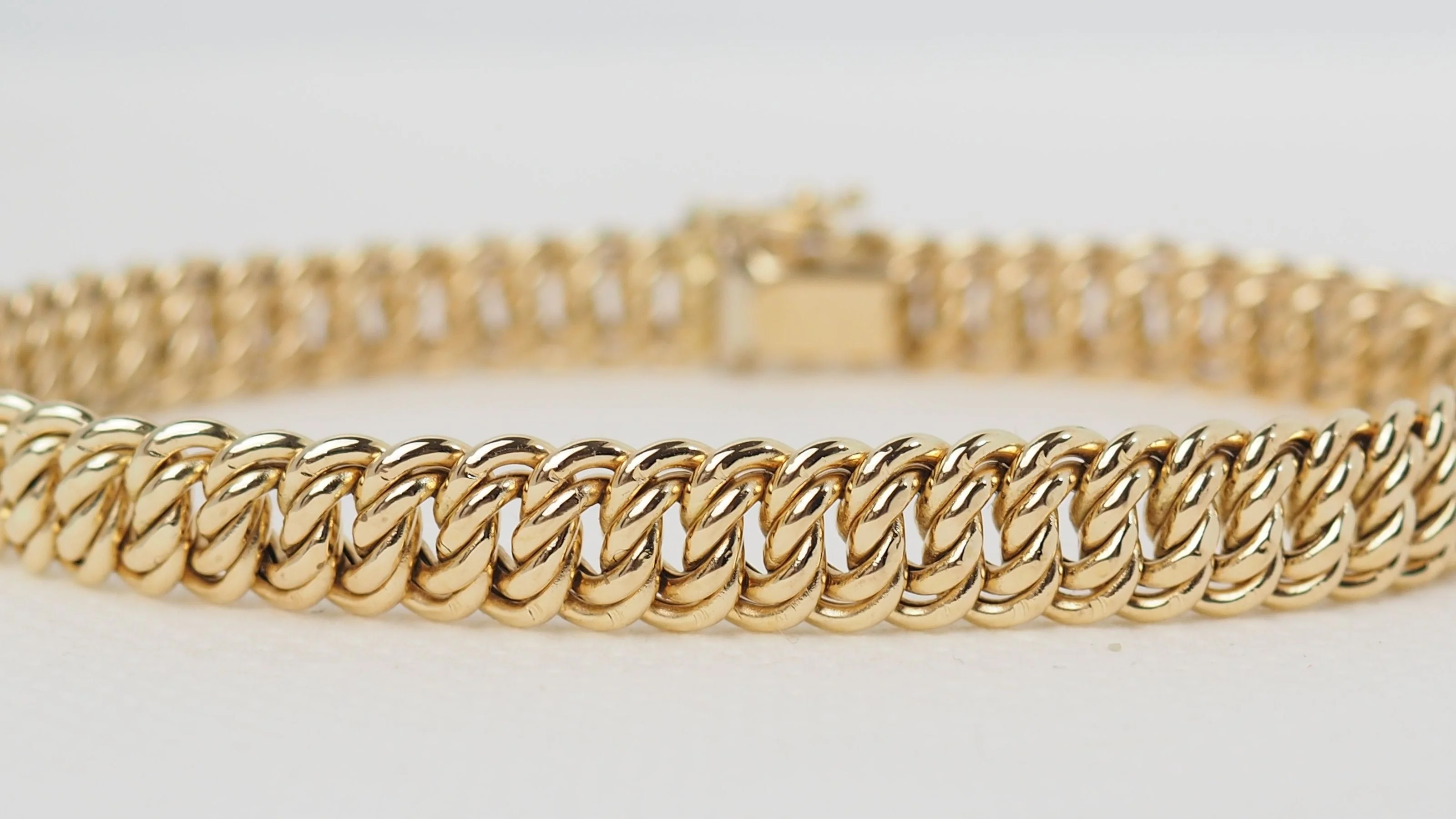 American Mesh Bracelet In Yellow Gold - Image 4