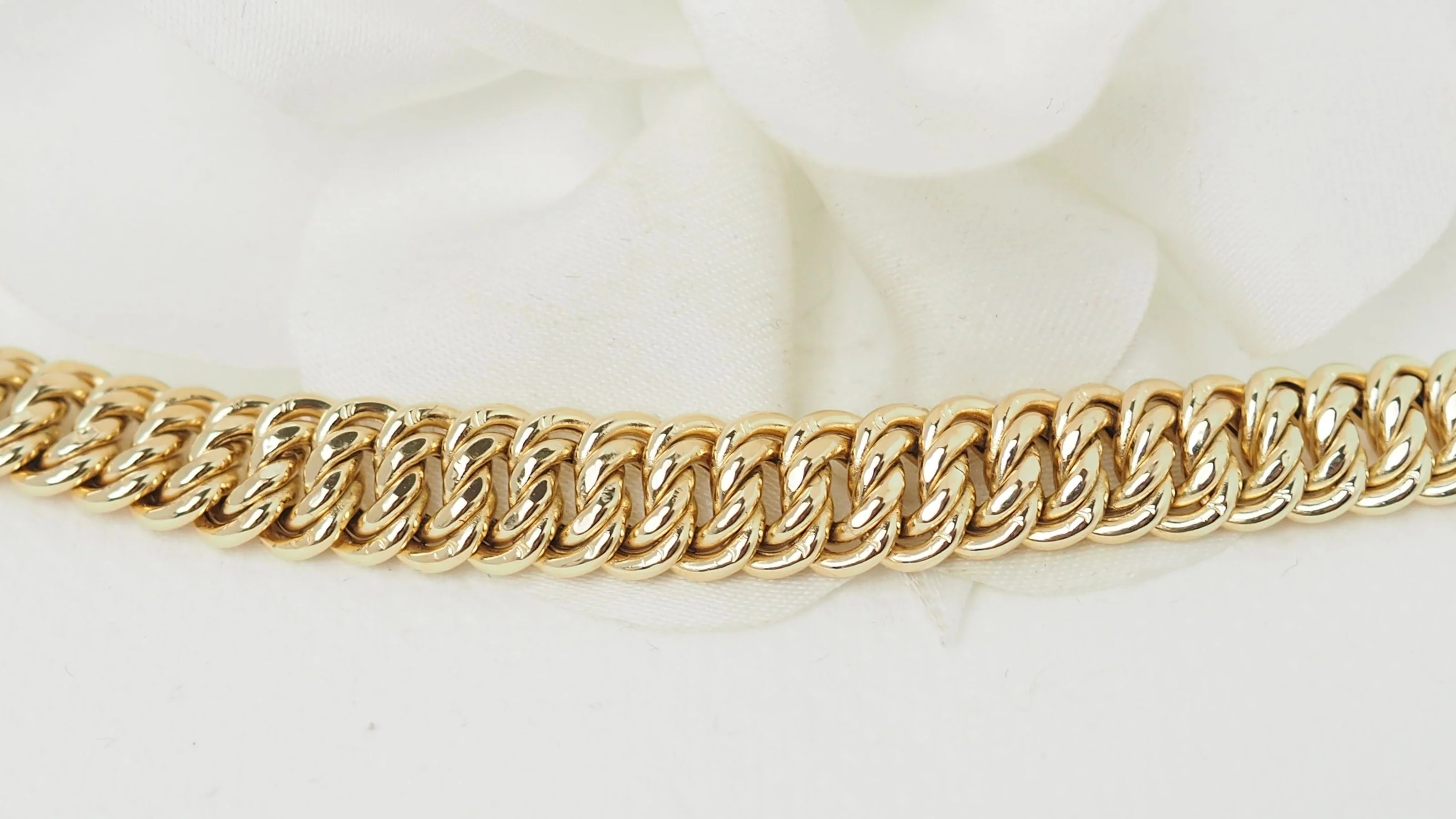 American Mesh Bracelet In Yellow Gold - Image 5