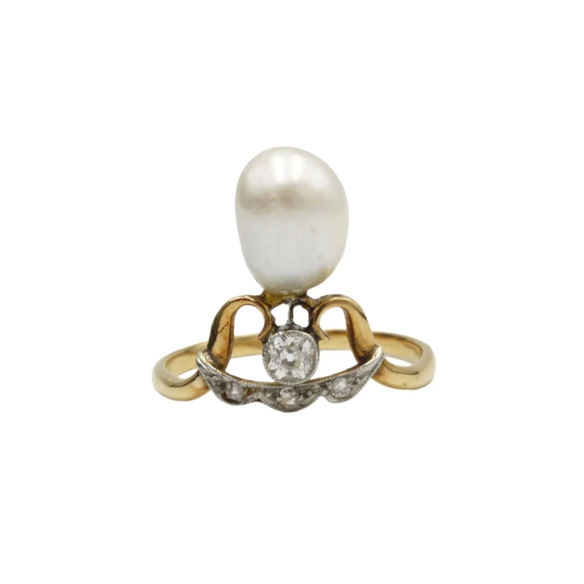 Ring - Gold, pearl and diamonds