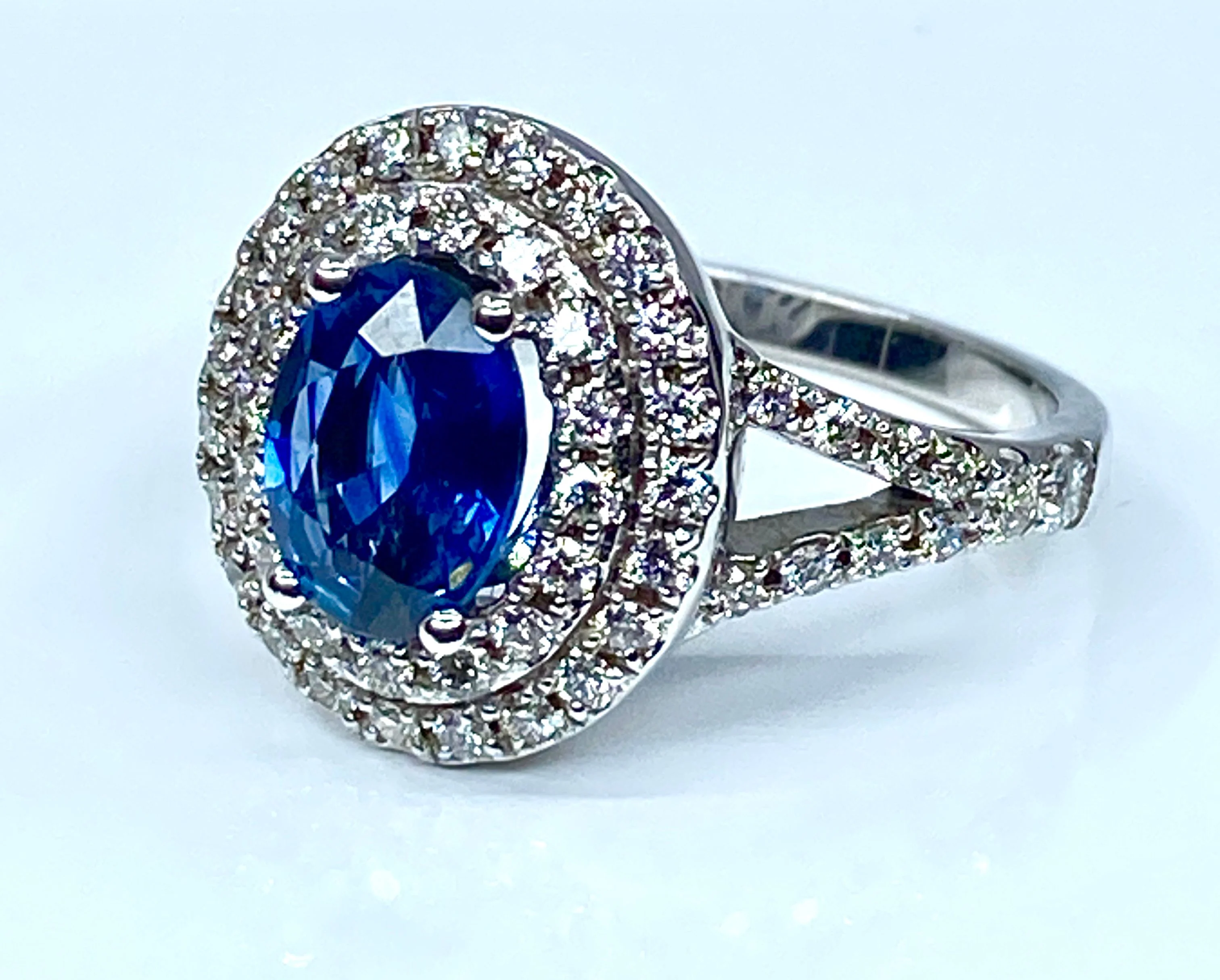 18k white gold sapphire and diamond ring - Image 9