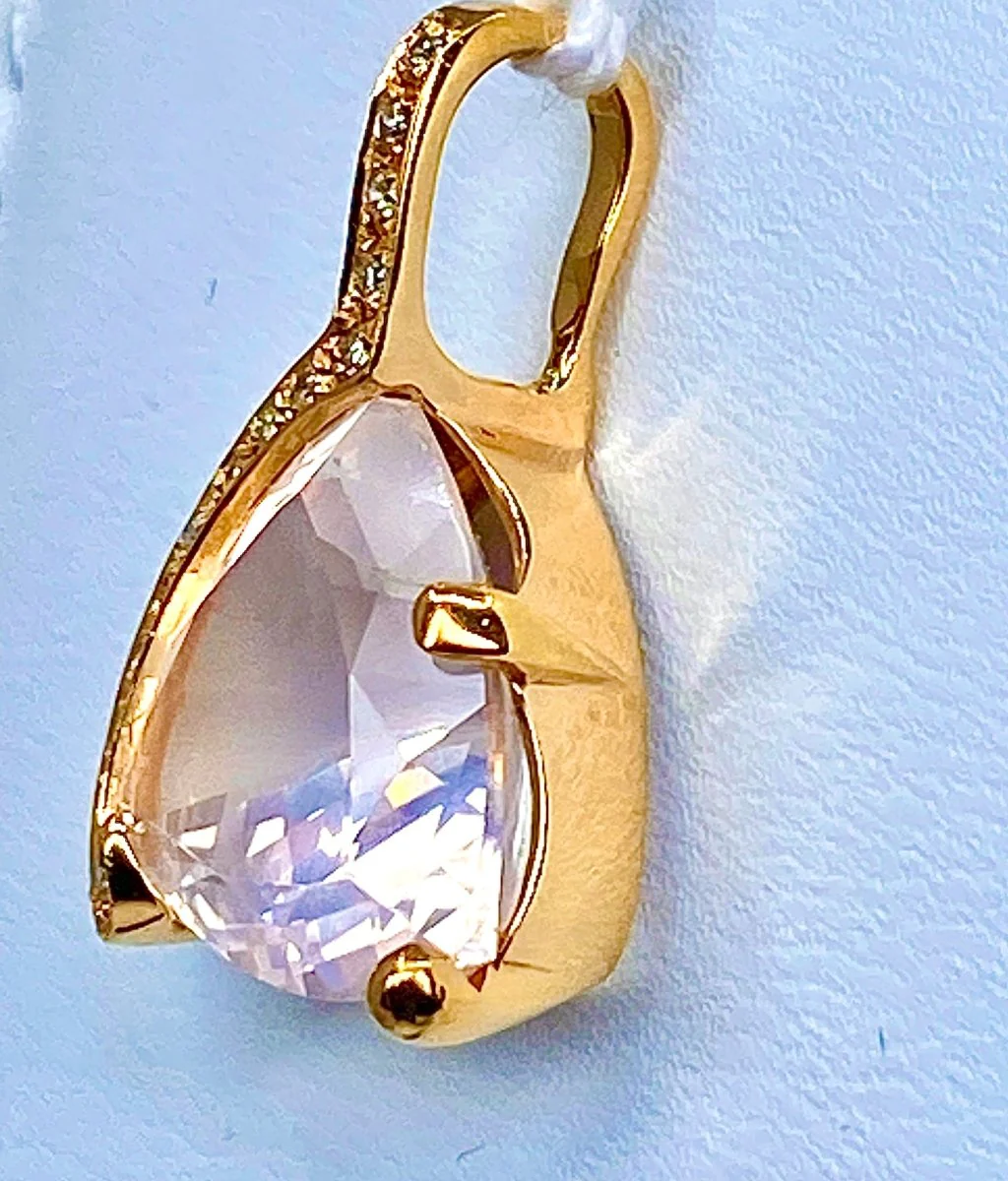18k yellow gold rose quartz and diamond pendant - Image 3