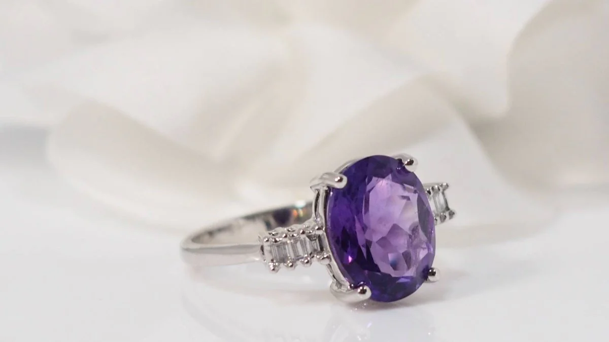 White gold, amethyst and diamond ring - Image 2